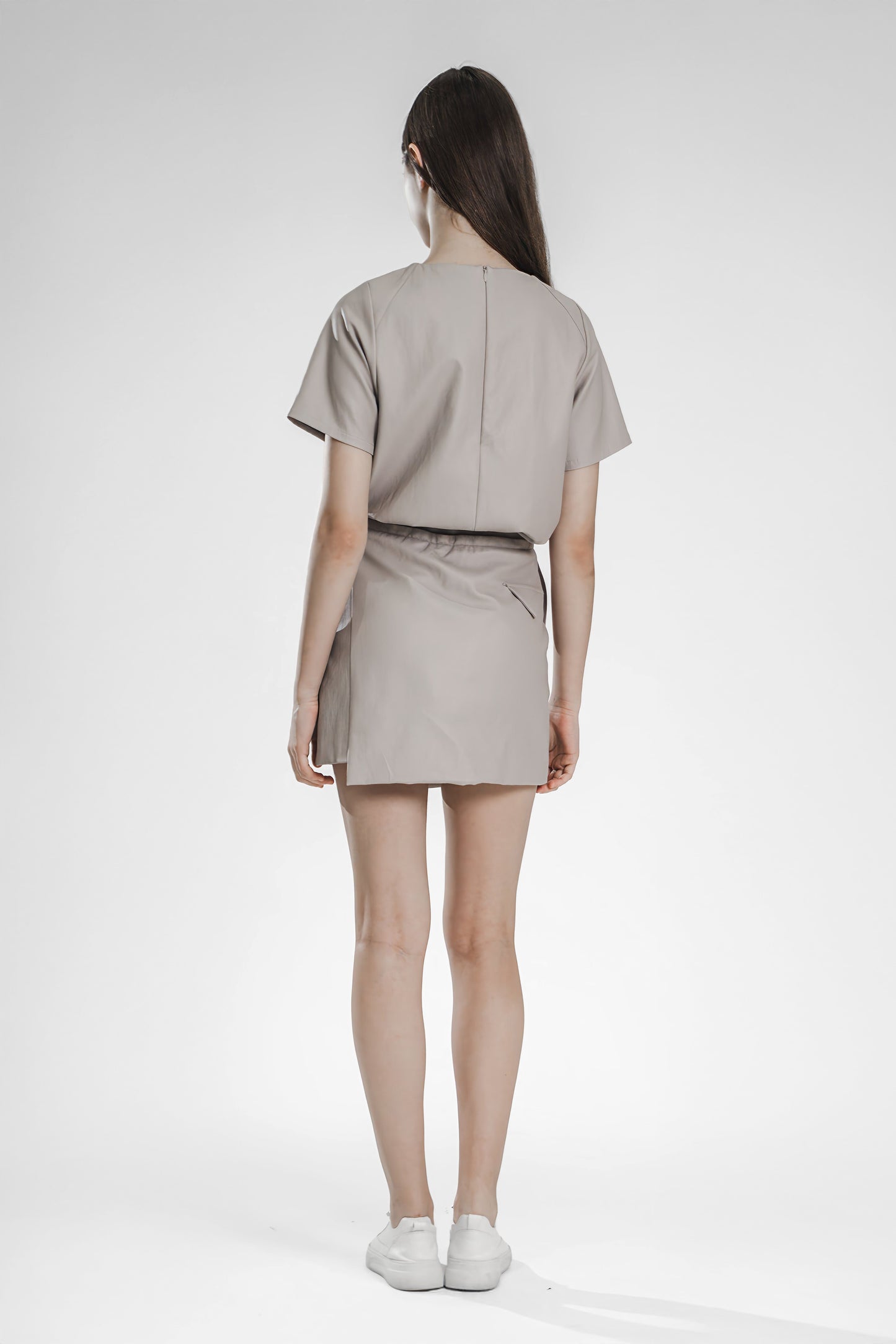 
                  
                    EXTRAORDINARY PINK/MOONLIGHT GREY FITTED LEATHER SKIRT
                  
                
