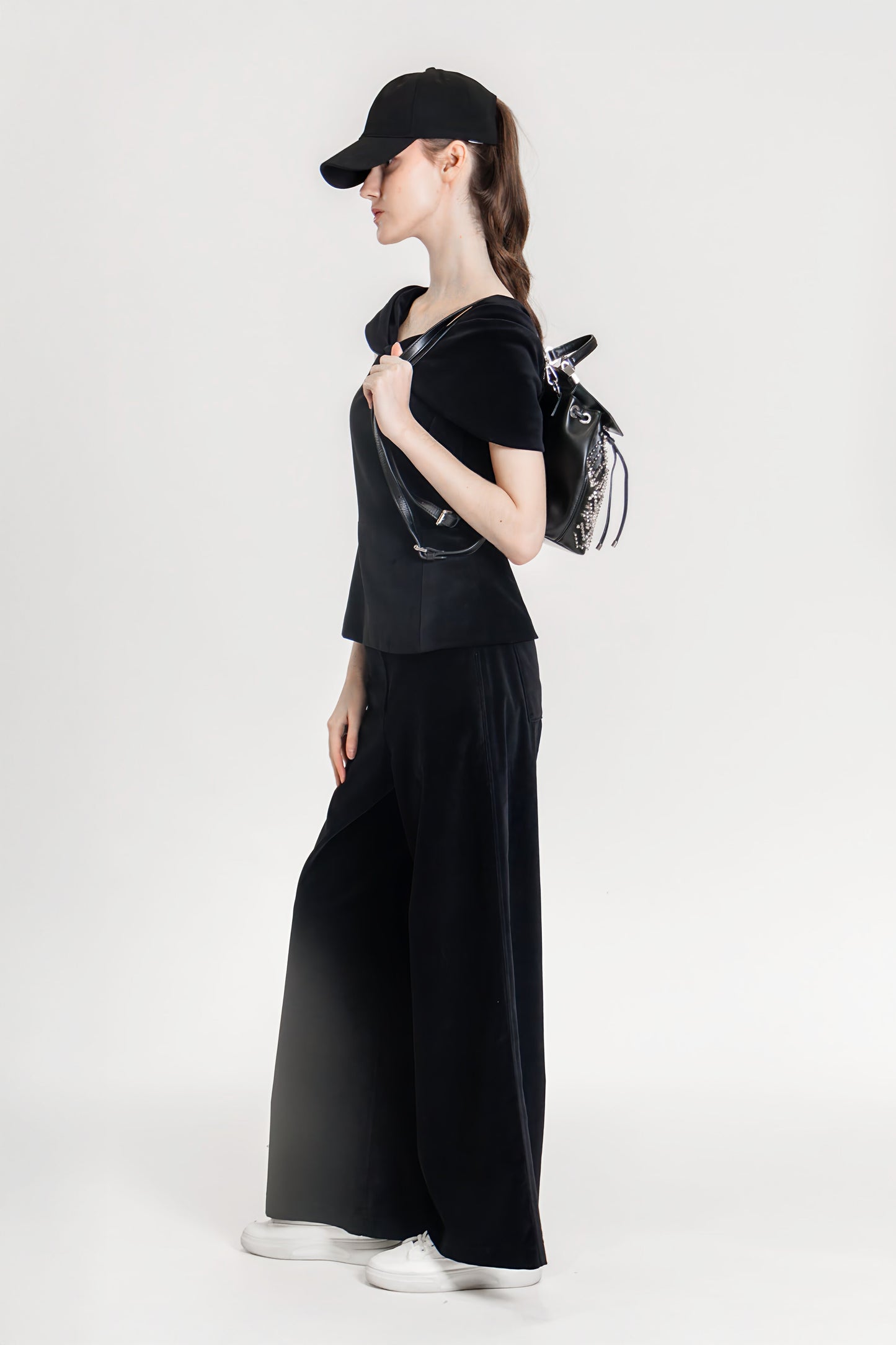 
                  
                    FASHION BLACK MID-LENGTH OFF-SHOULDER TOP
                  
                