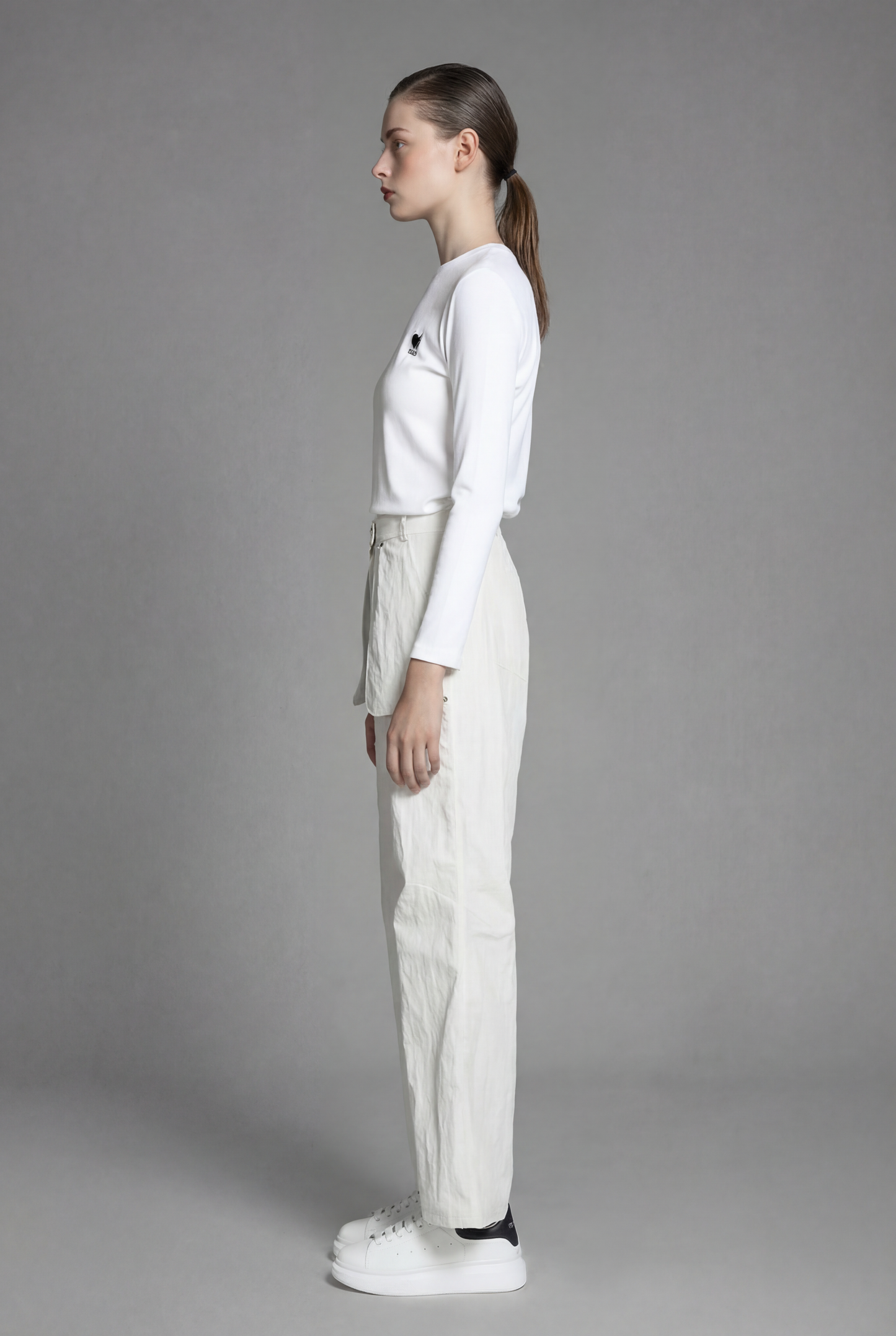 
                  
                    BLACK / WHITE OWL EMBROIDERY FITTED LONG-SLEEVE TOP
                  
                