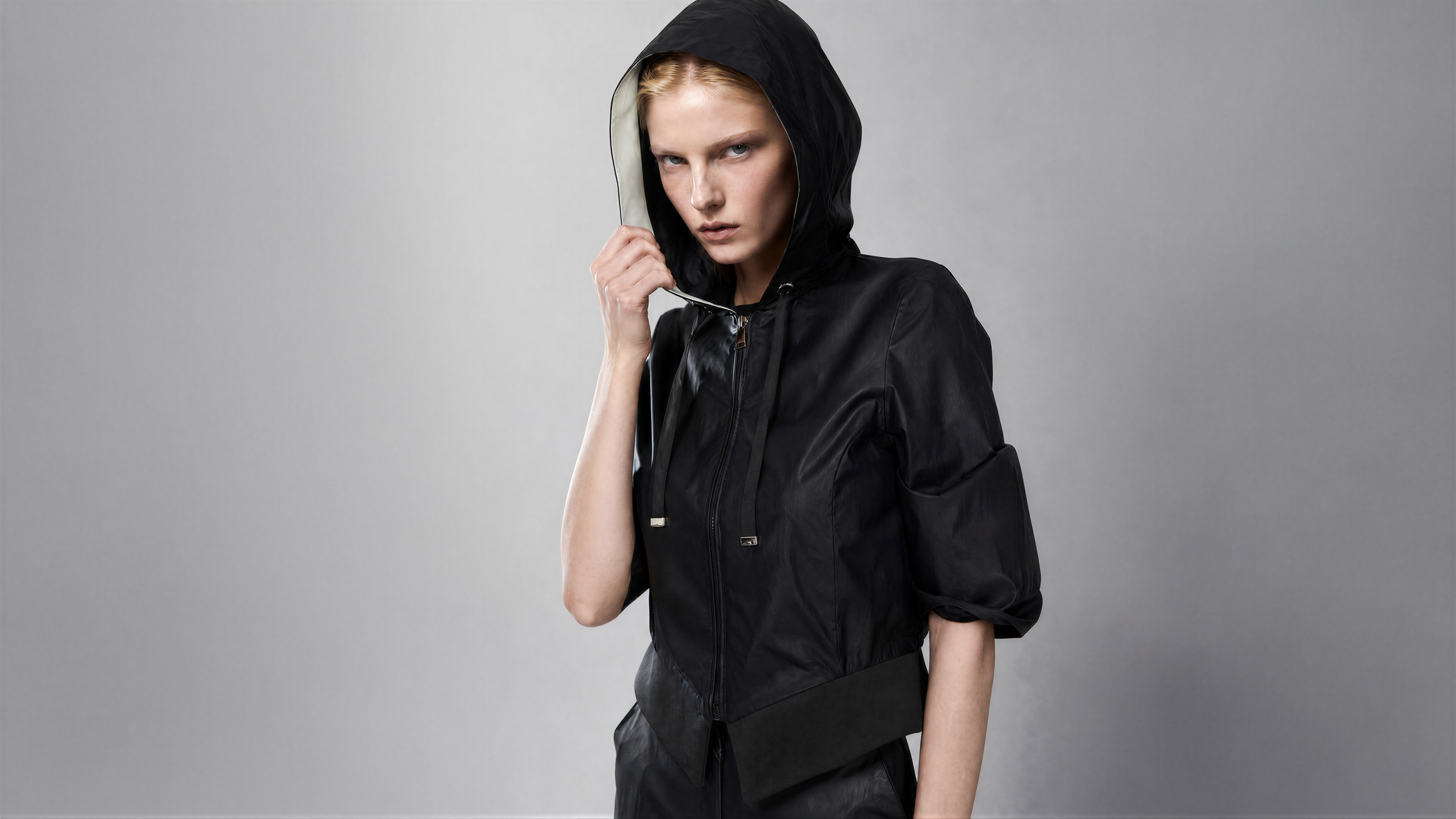 COCOA RED BROWN / MISTY BLACK 3/4-SLEEVE HOODED TRENCH COAT