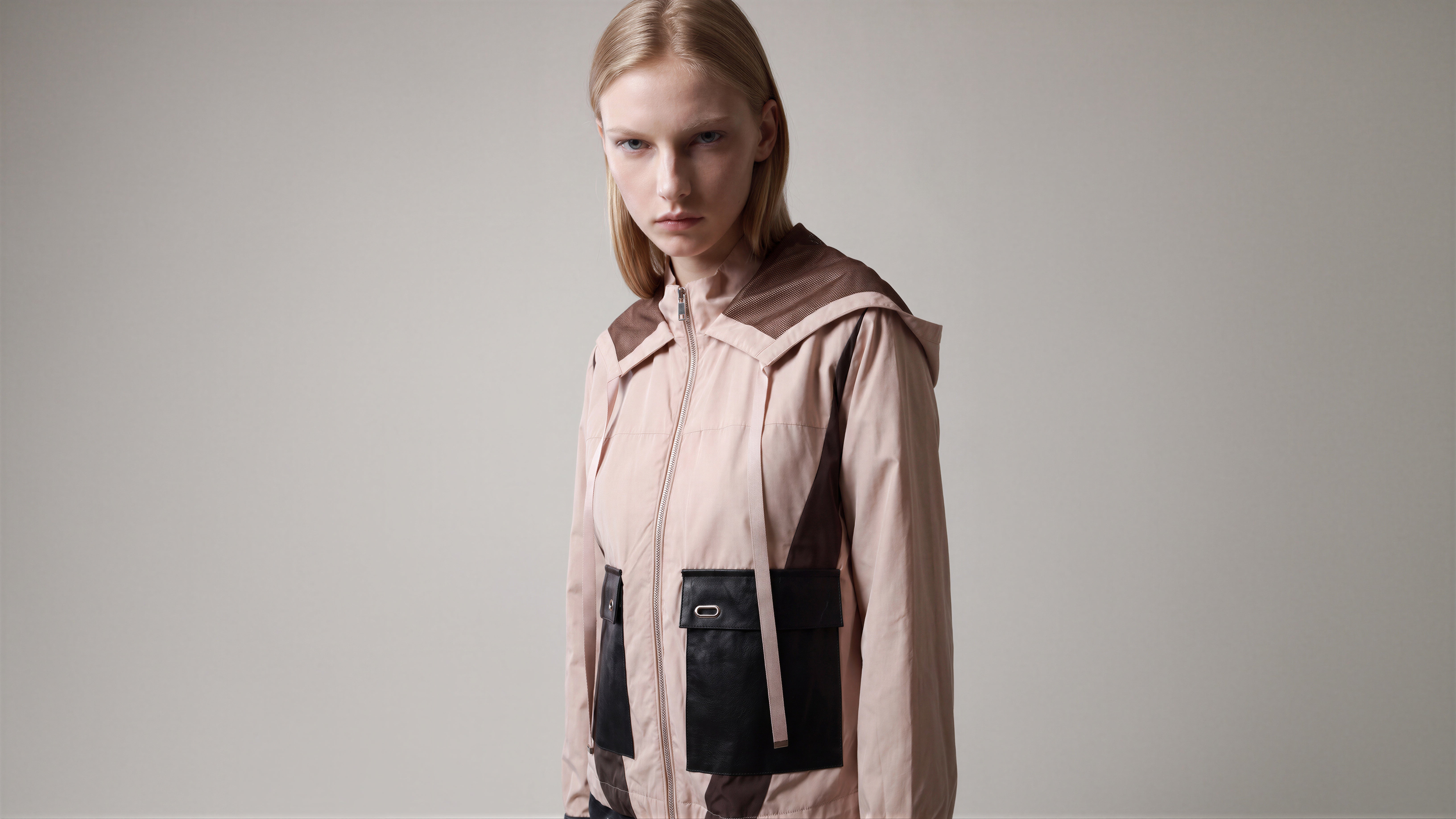 EARTH BROWN / CLASSIC BLACK / SOFT ALMOND PINK CASUAL HOODED JACKET
