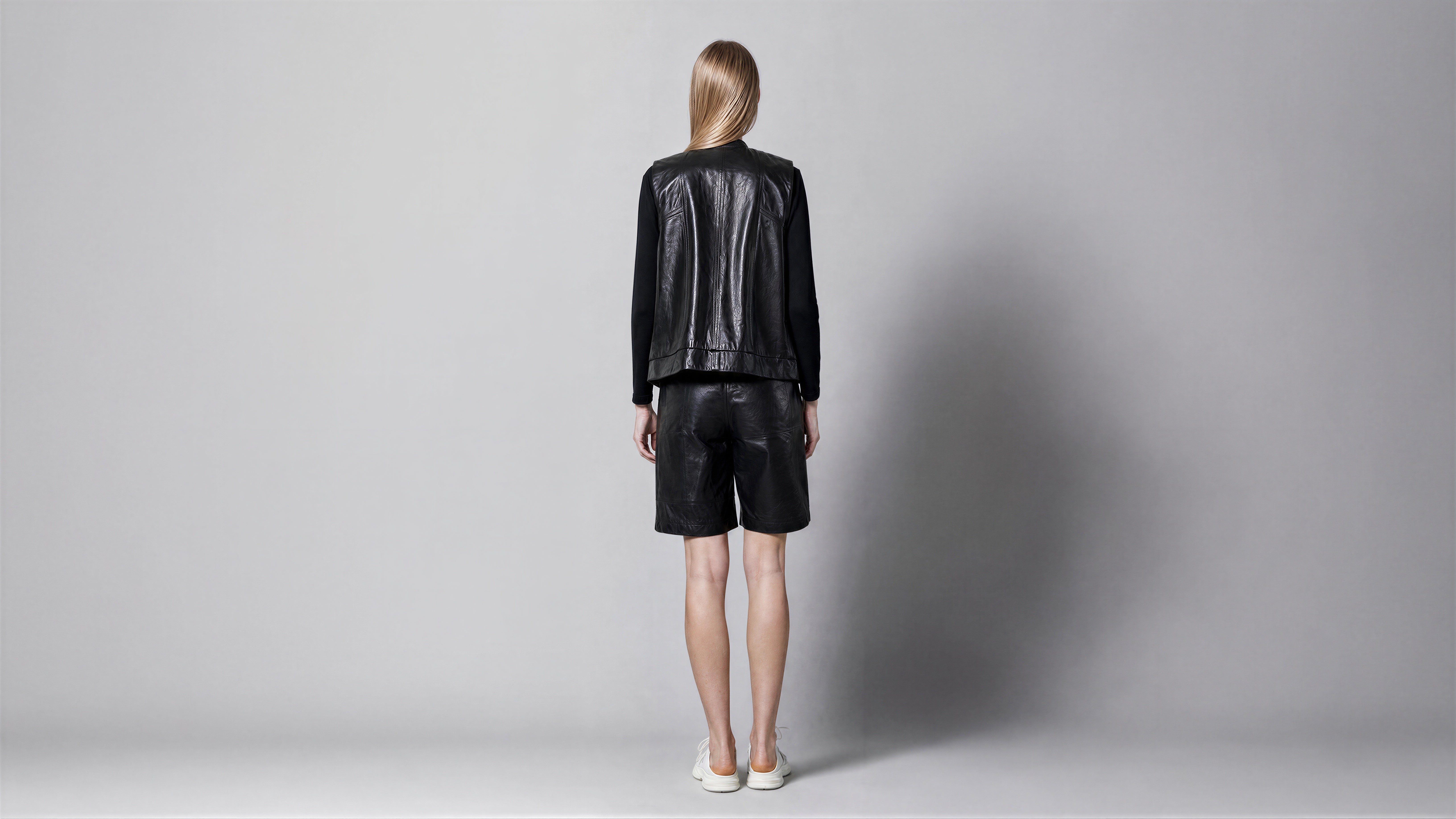 CLASSIC BLACK / DARK CHOCOLATE BROWN LEATHER VEST