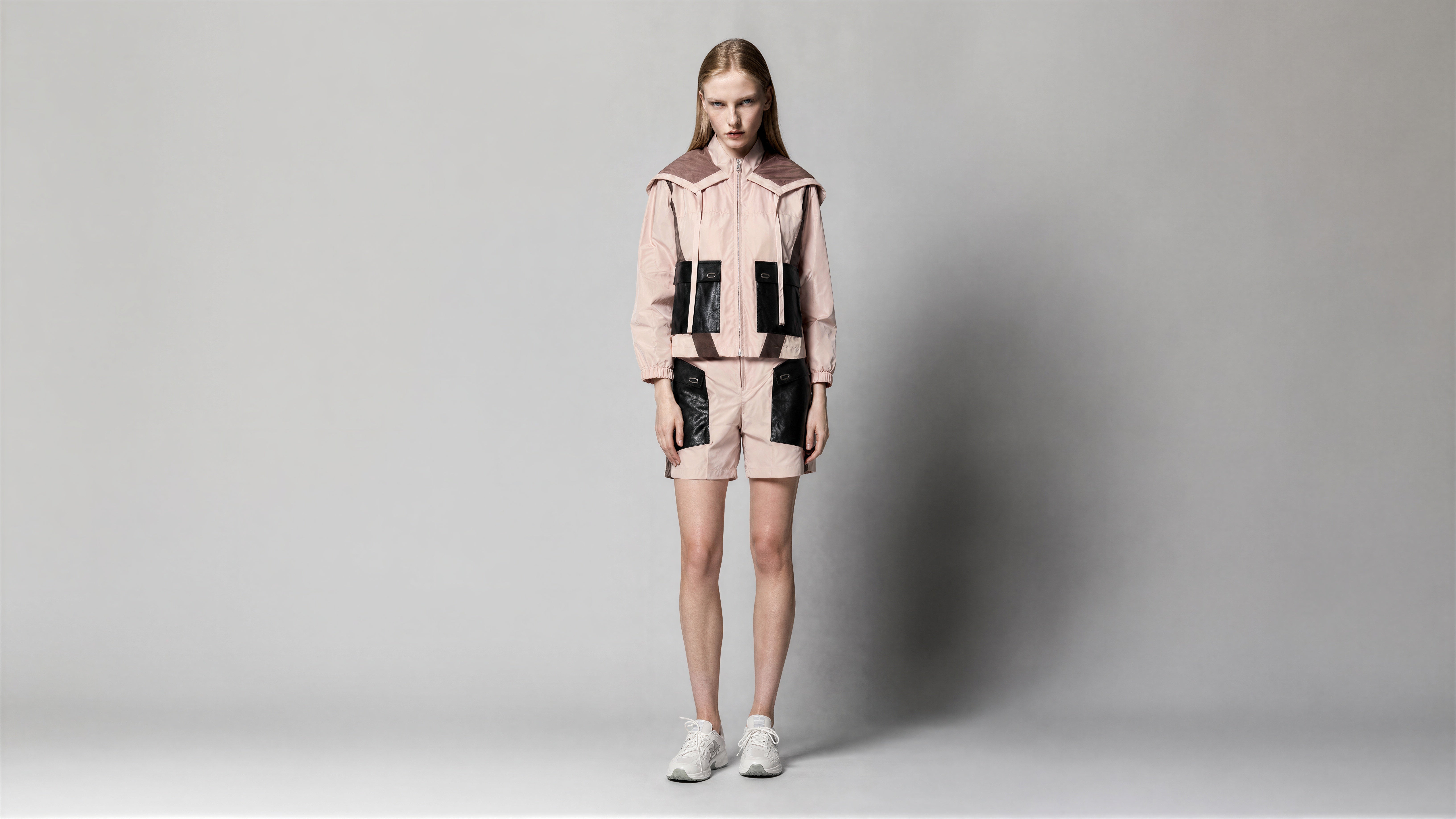 EARTH BROWN / CLASSIC BLACK / SOFT ALMOND PINK CASUAL HOODED JACKET