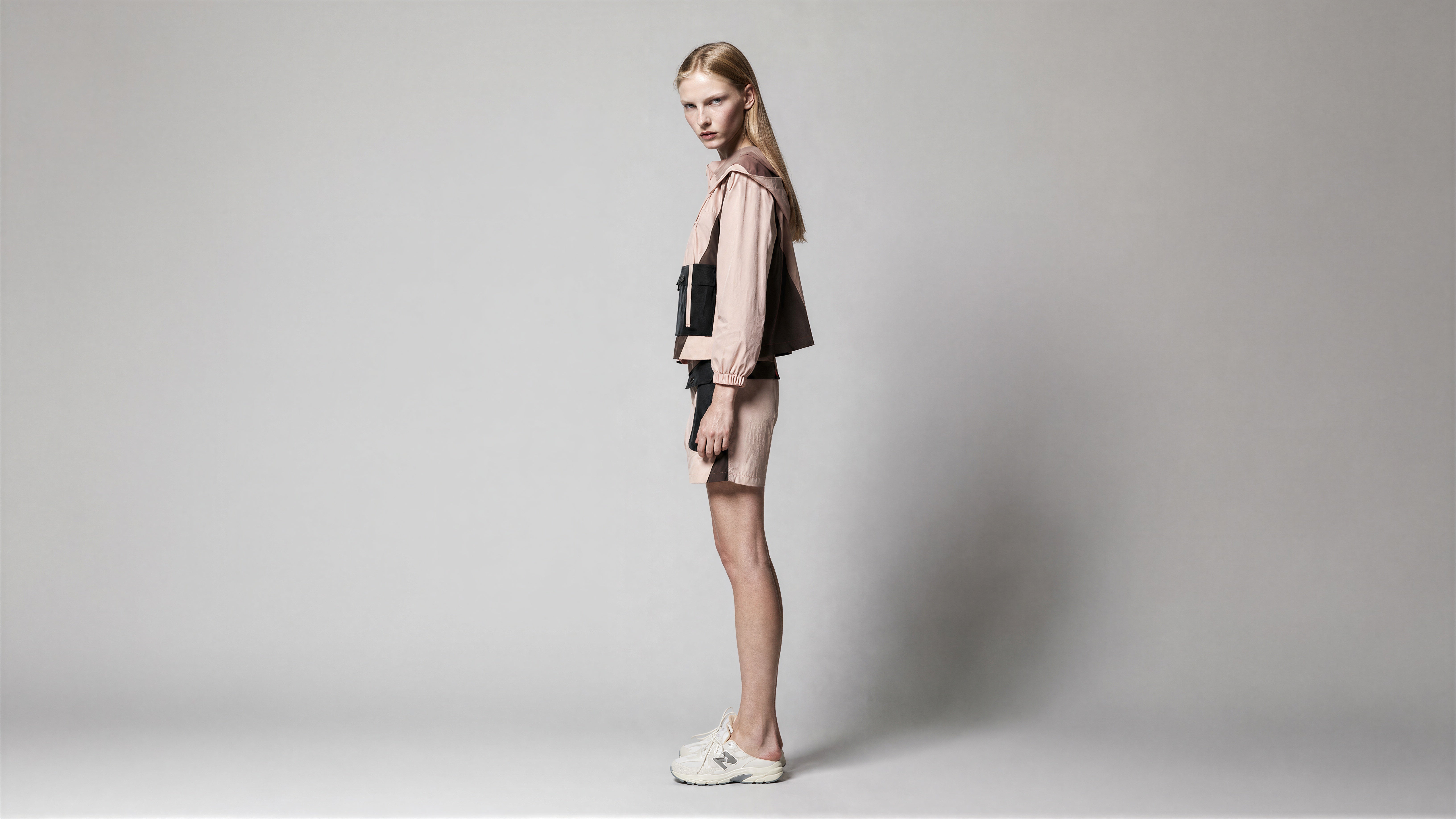 EARTH BROWN / CLASSIC BLACK / SOFT ALMOND PINK CASUAL HOODED JACKET