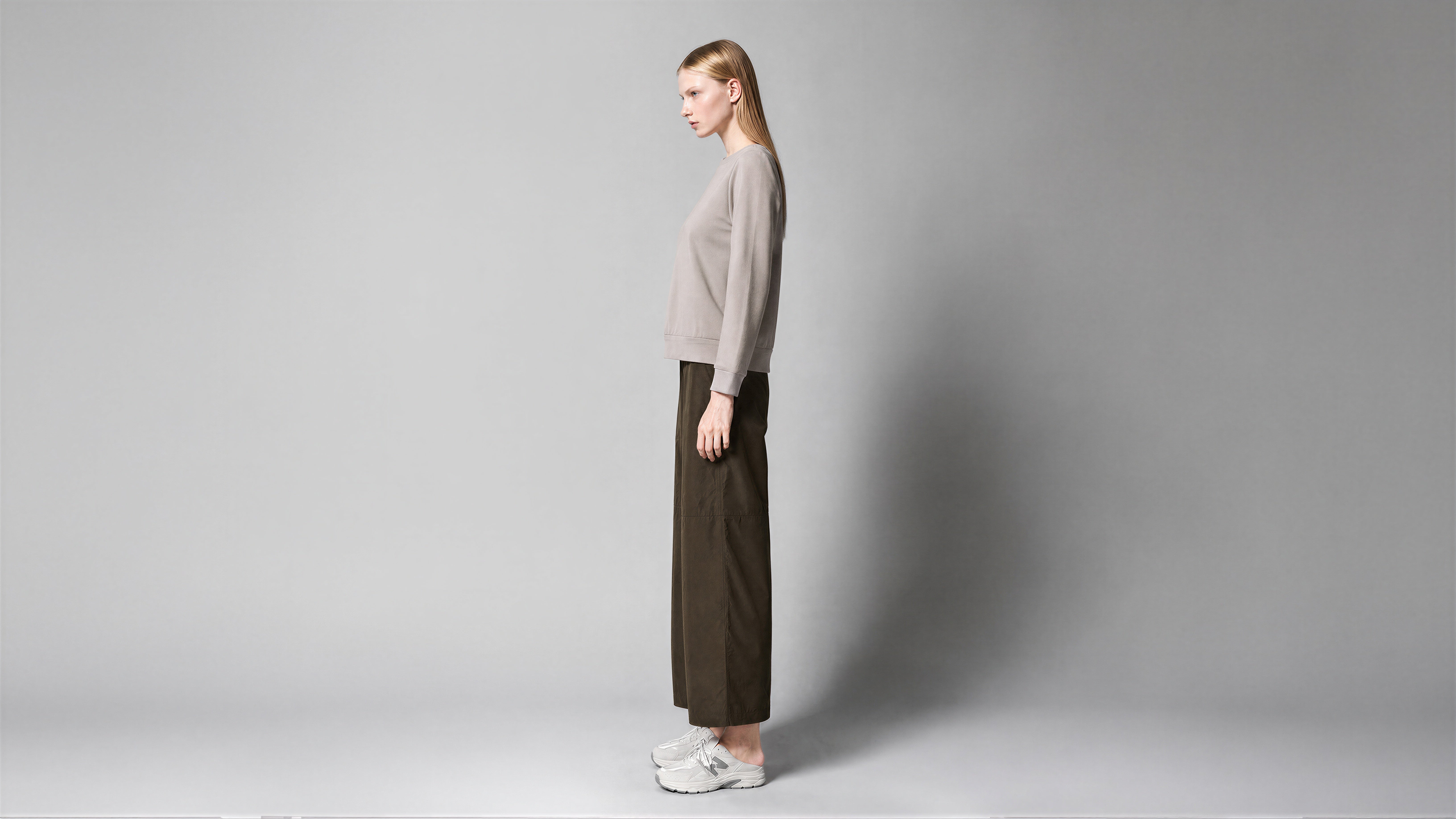 SOFT ALMOND PINK / SOFT ALMOND BROWN OFF-SHOULDER TOP