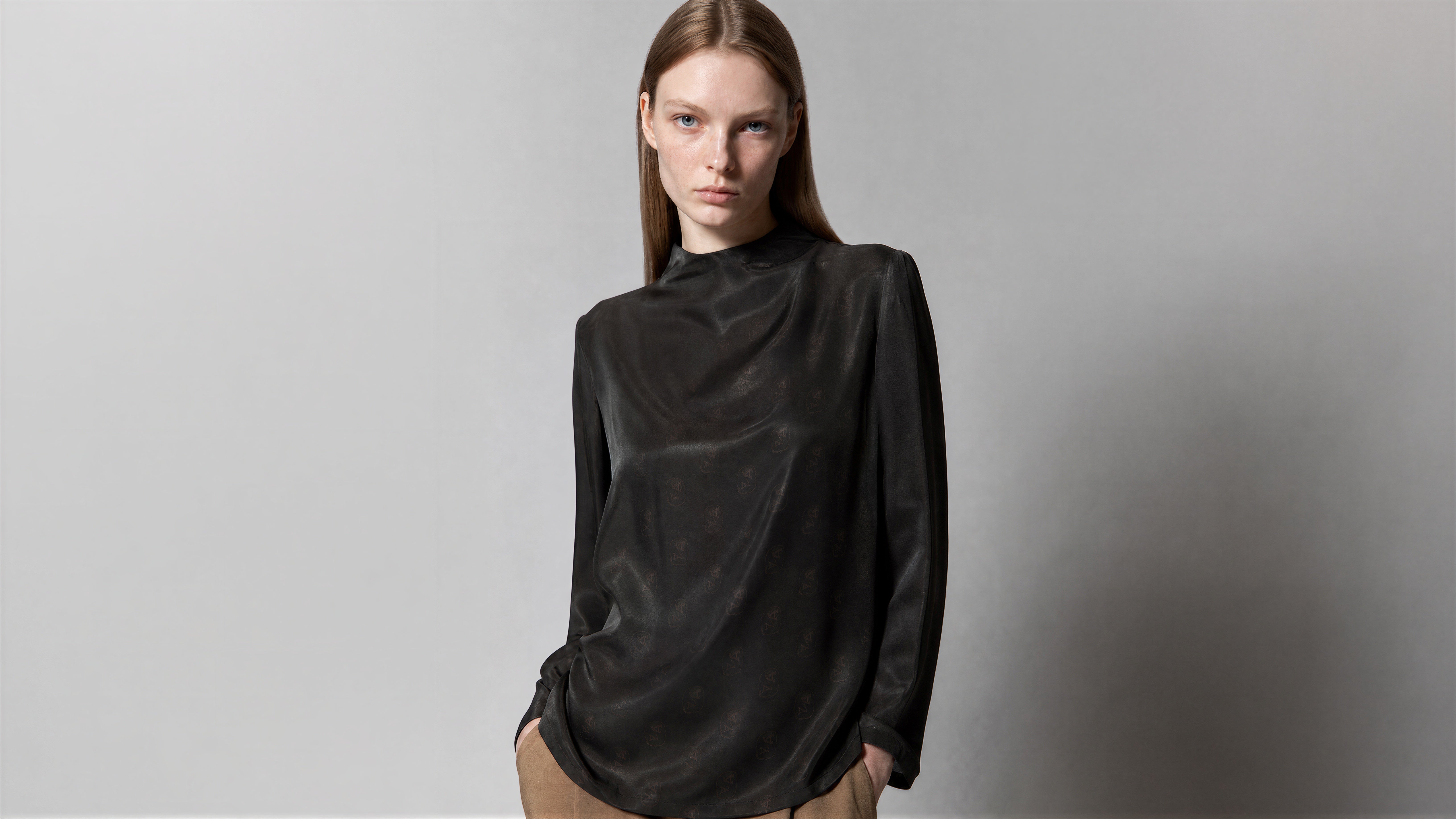 MIDNIGHT BLACK / AMBER BROWN / COOL SMOKE GREY FUTURISTIC PRINTED SATIN LONG-SLEEVE T-SHIRT