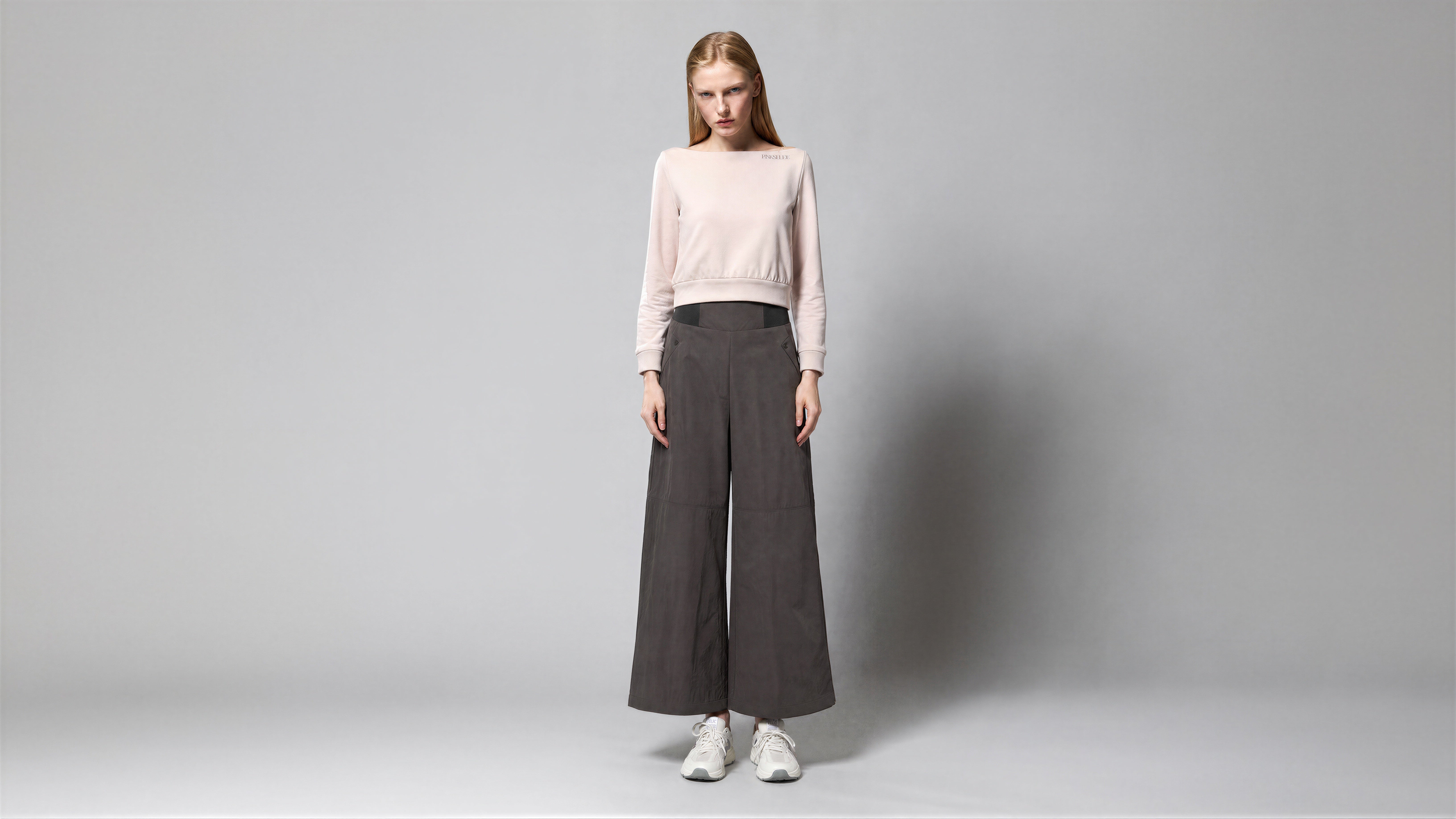 SOFT ALMOND PINK / SOFT ALMOND BROWN OFF-SHOULDER TOP