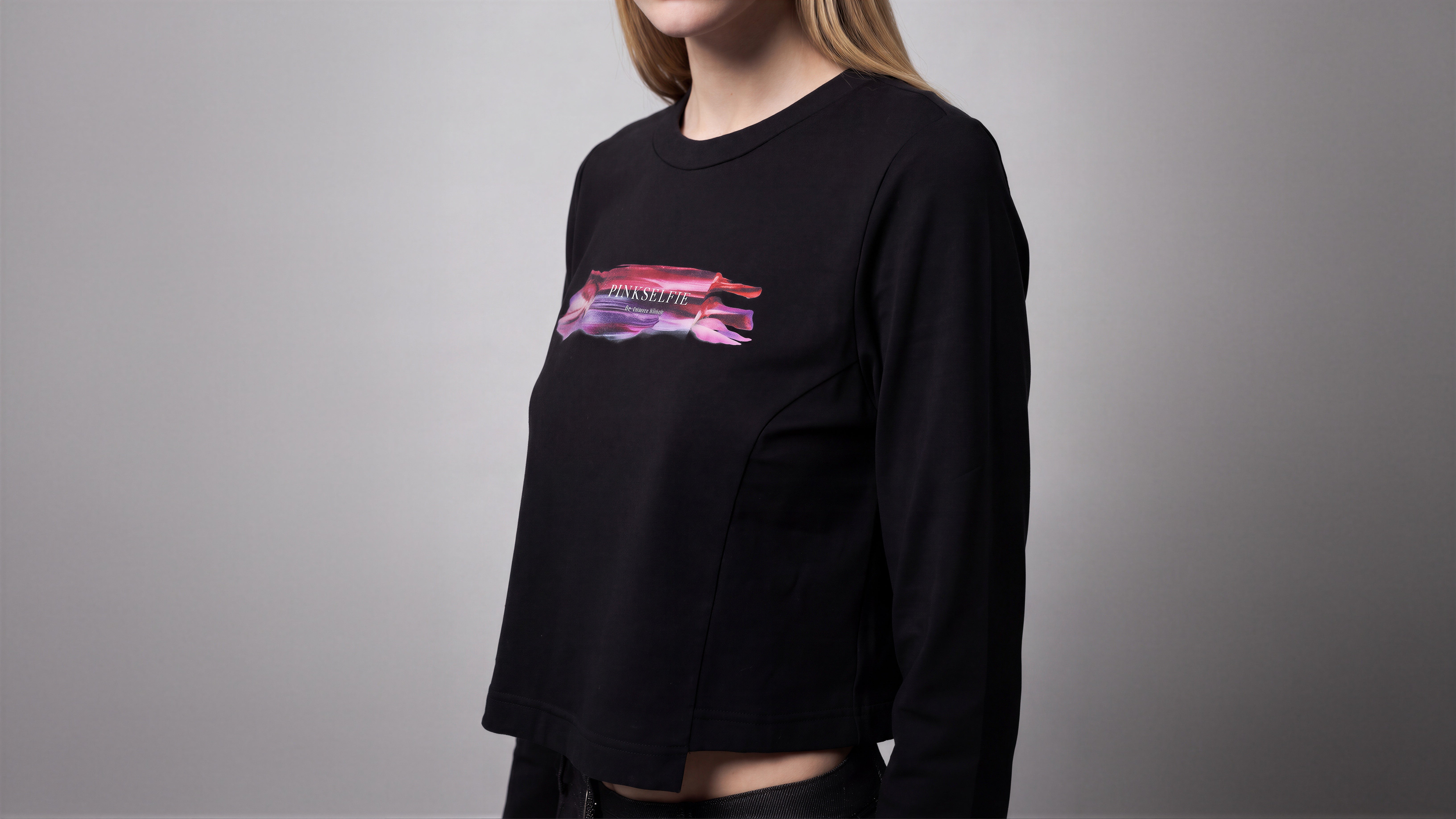 EXTREME BLACK CROPPED LONG-SLEEVE PRINTED TOP