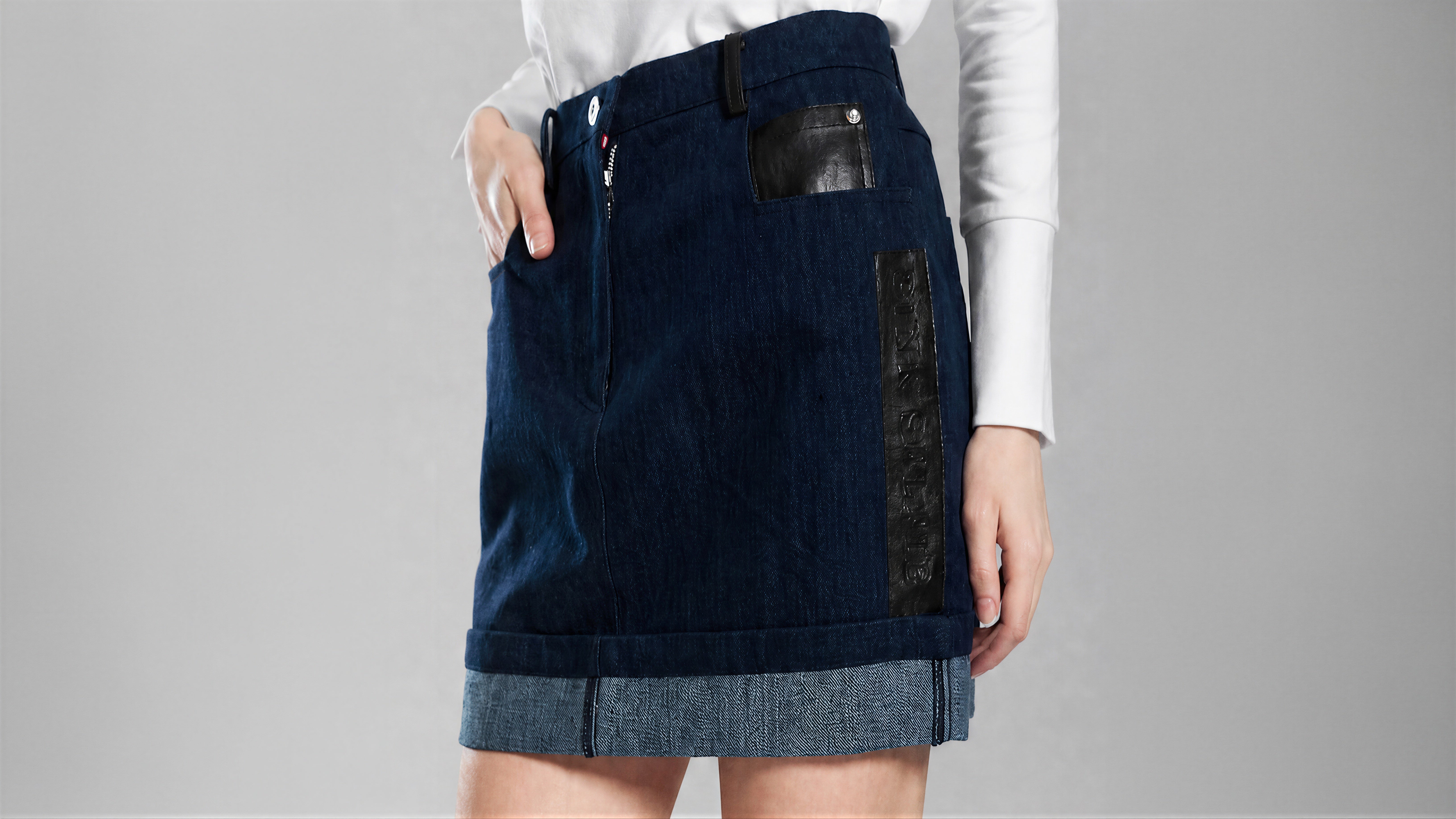 DEEP INDIGO / SOFT SMOKY BLUE-BLACK SLIM DENIM MINI SKIRT