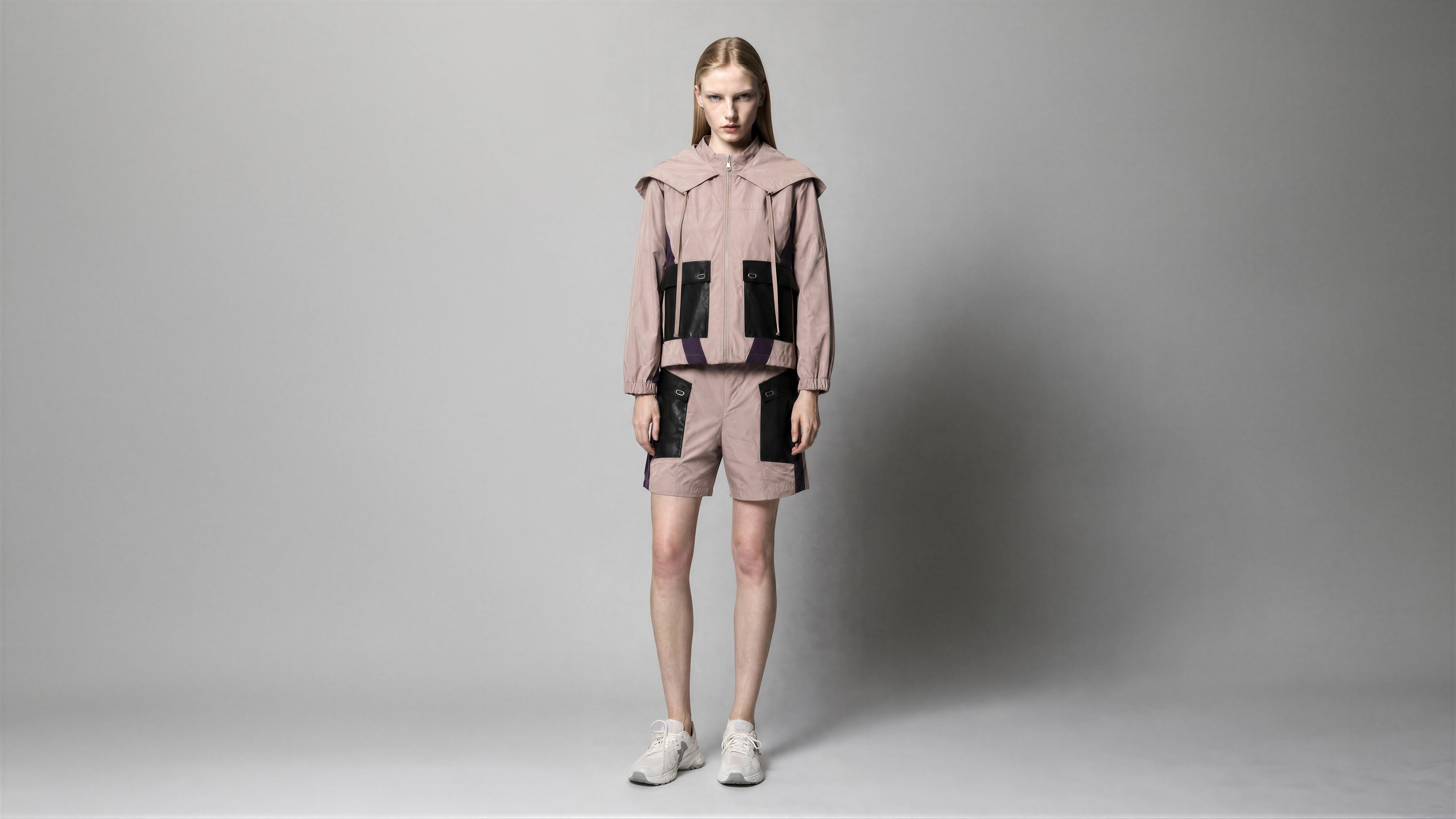 EARTH BROWN / CLASSIC BLACK / SOFT ALMOND PINK CASUAL HOODED JACKET