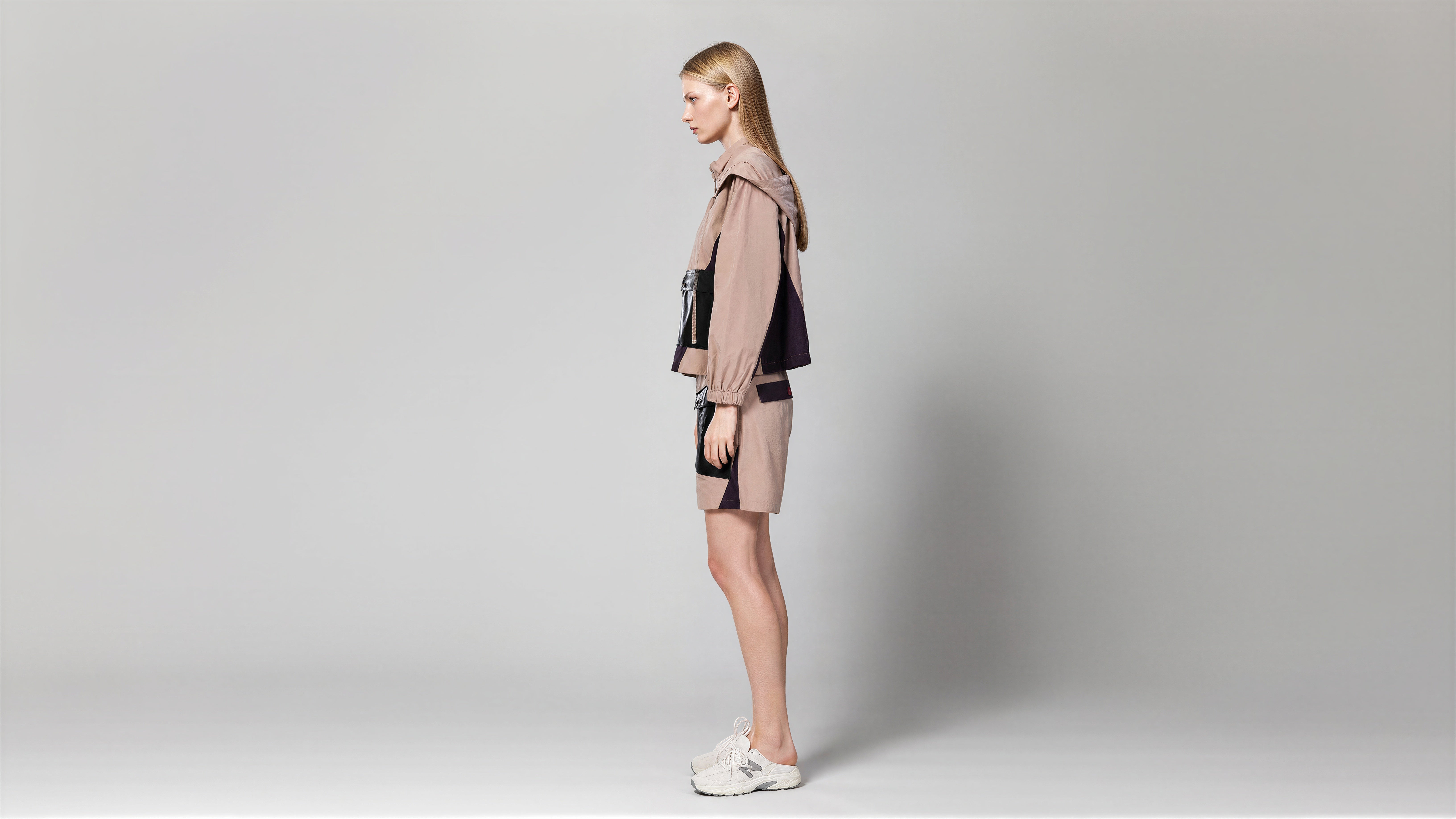 EARTH BROWN / CLASSIC BLACK / SOFT ALMOND PINK CASUAL HOODED JACKET