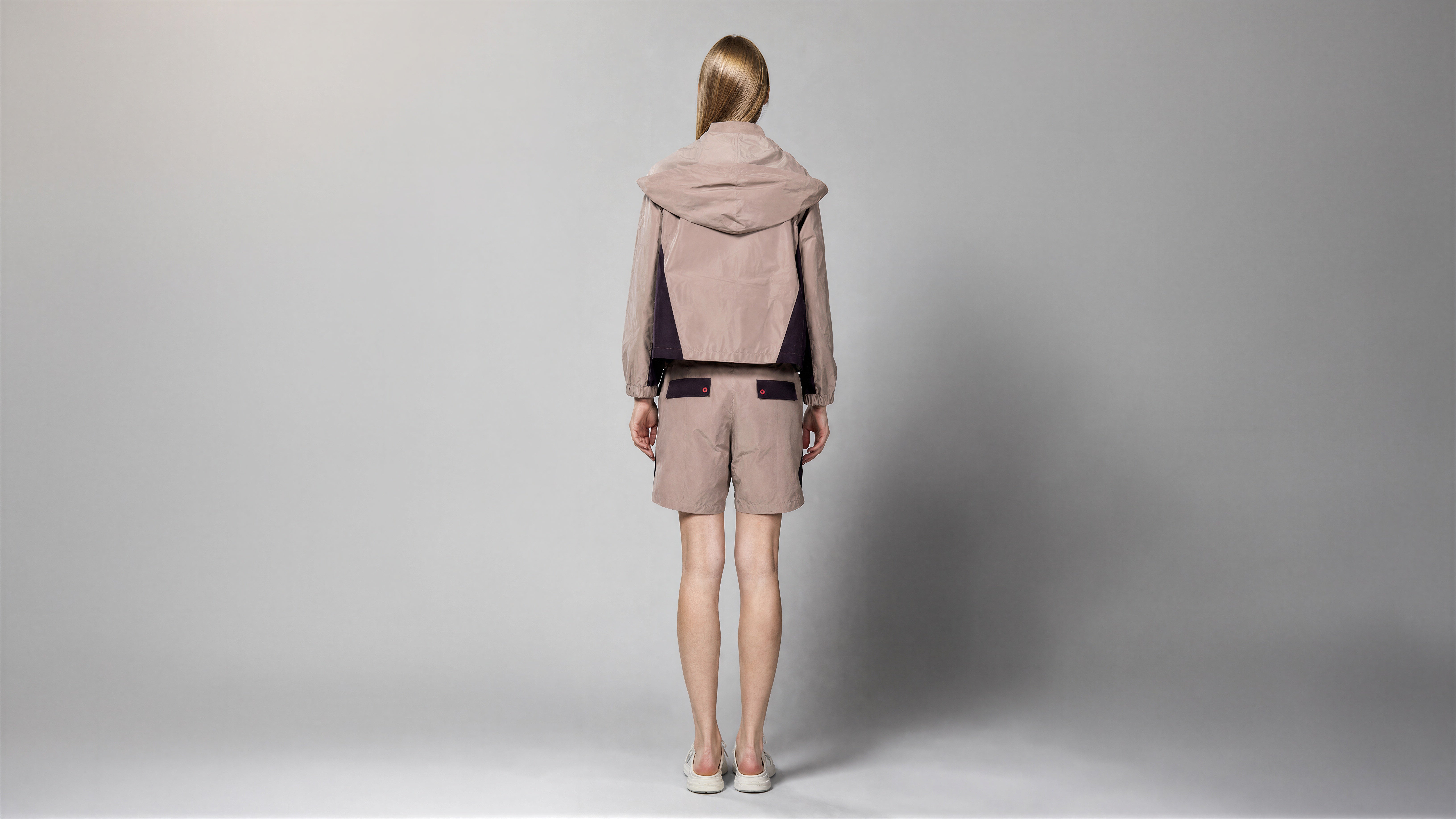 EARTH BROWN / CLASSIC BLACK / SOFT ALMOND PINK CASUAL HOODED JACKET