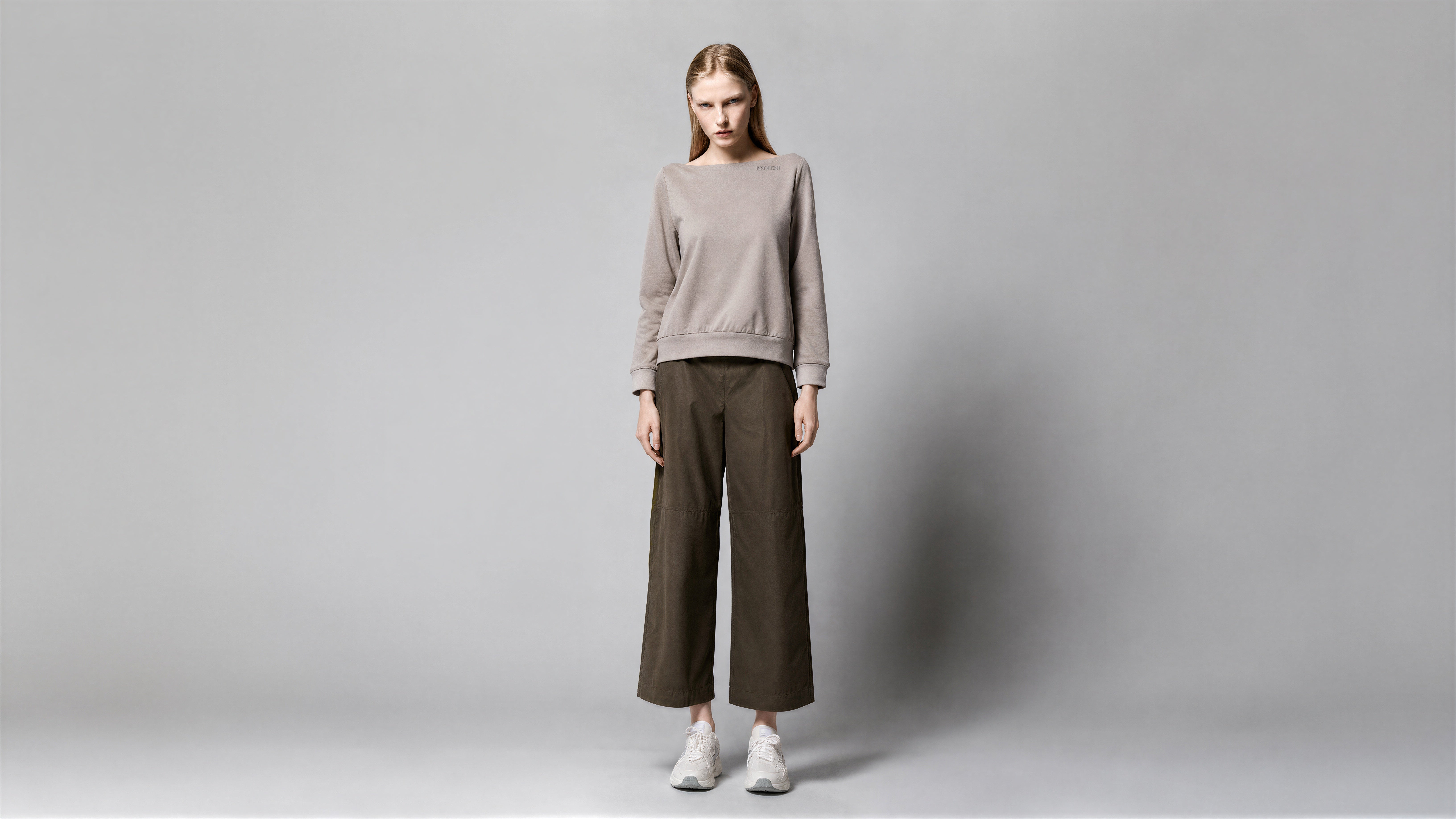 SOFT ALMOND PINK / SOFT ALMOND BROWN OFF-SHOULDER TOP
