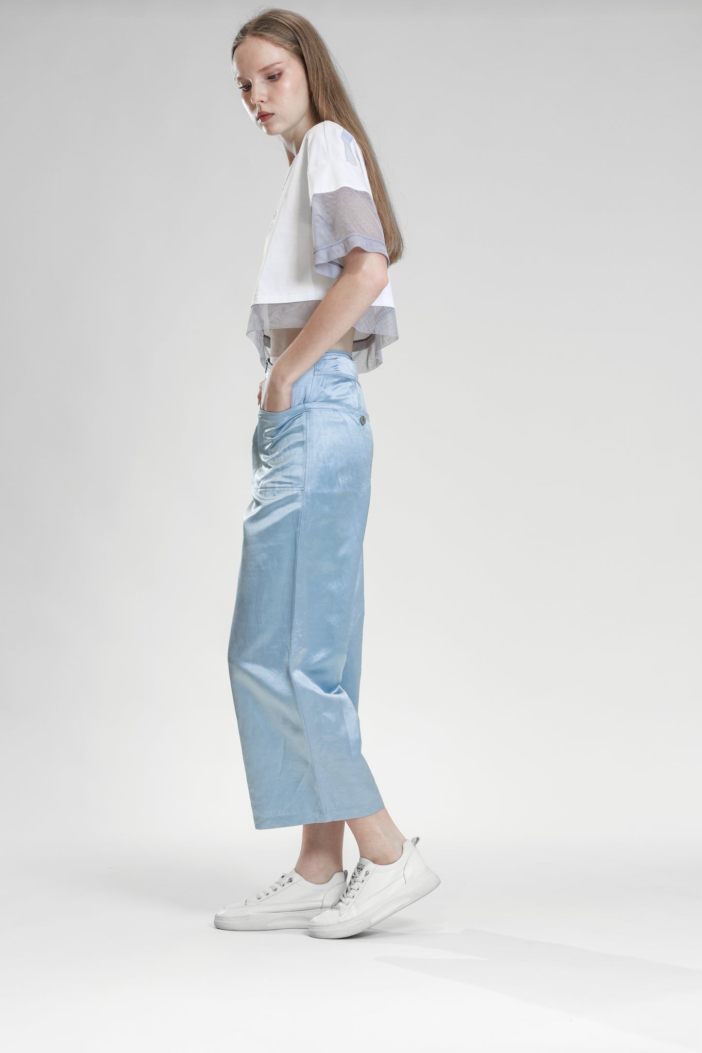 
                  
                    WHITE COTTON PANELING WITH PINK SKIN / LIGHT BLUE MESH THREE-QUARTER CROPPED TEE
                  
                