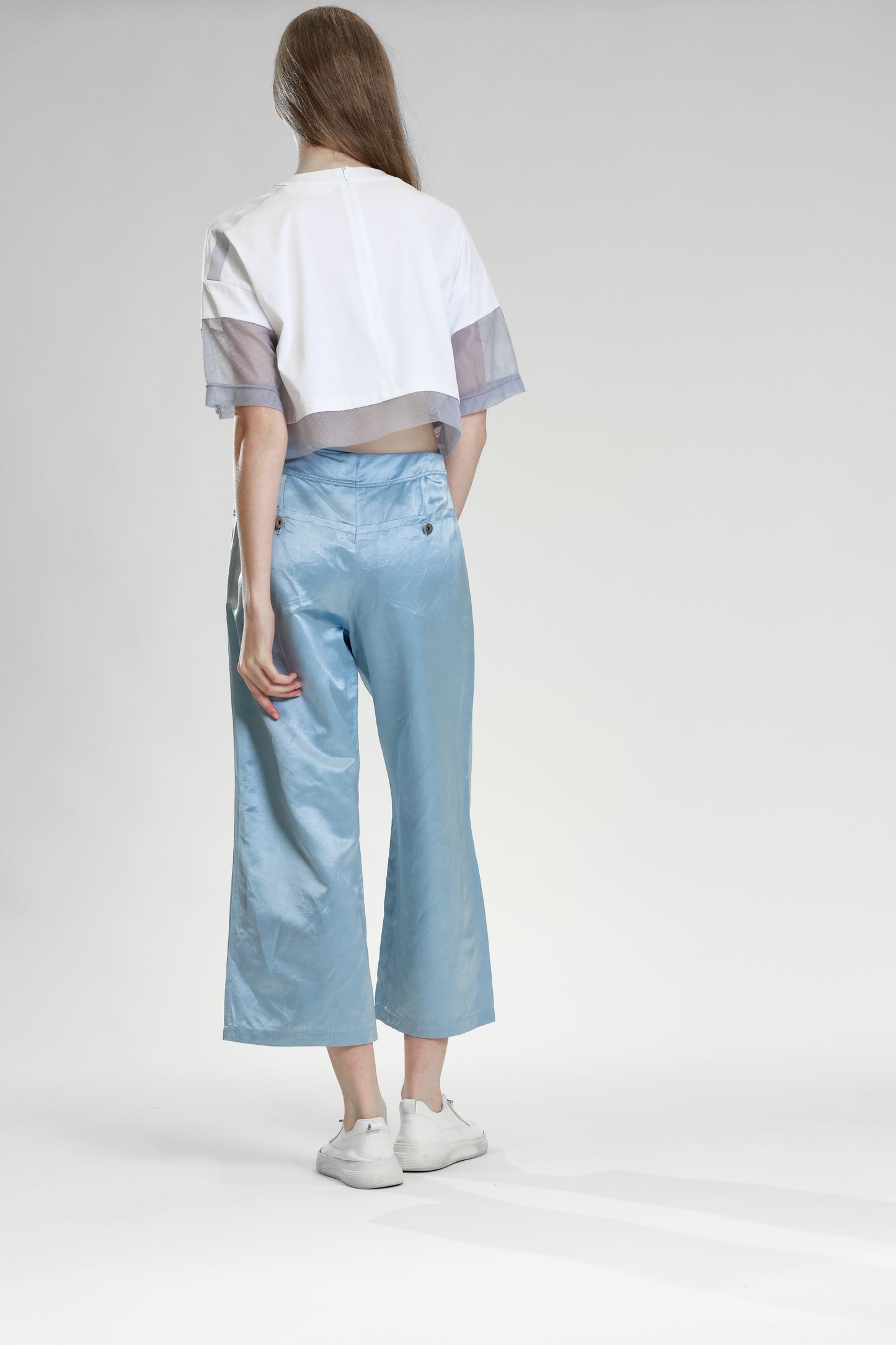 
                  
                    WHITE COTTON PANELING WITH PINK SKIN / LIGHT BLUE MESH THREE-QUARTER CROPPED TEE
                  
                