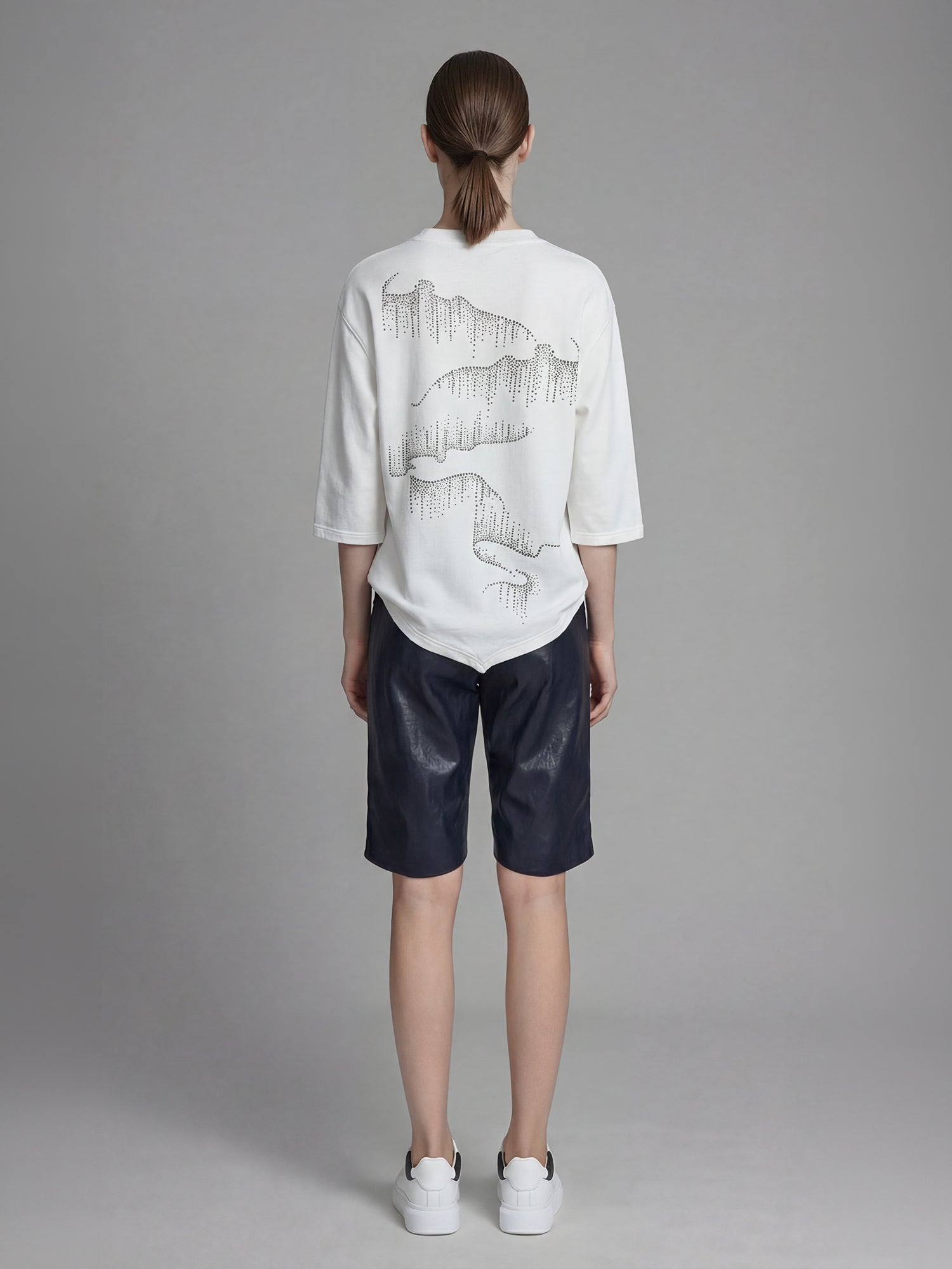 CLASSIC BLACK / STARRY WHITE CREW NECK PRINT ASYMMETRIC HEM TOP