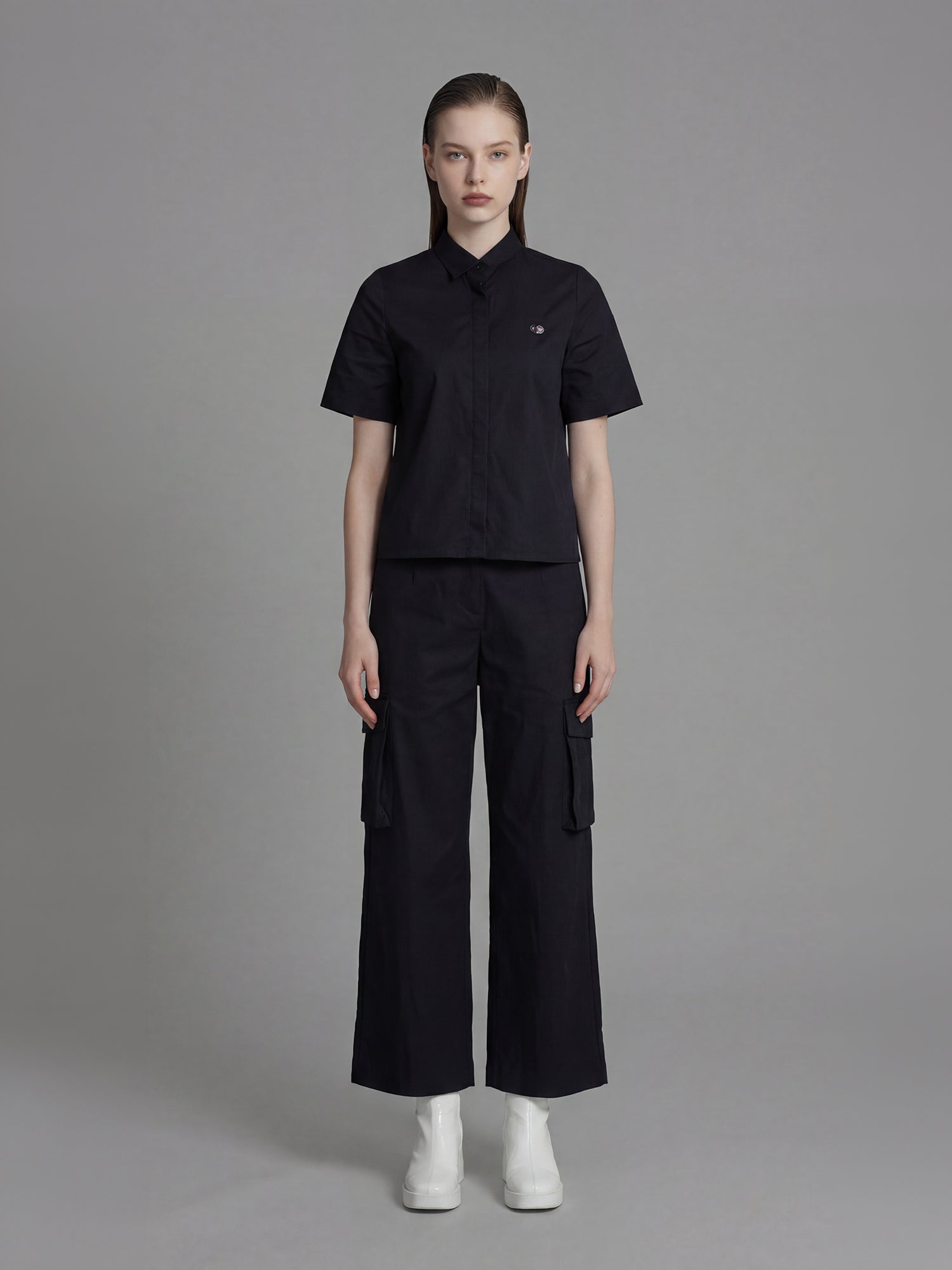 CLASSIC BLACK / STARRY WHITE CROPPED SHORT-SLEEVE SHIRT
