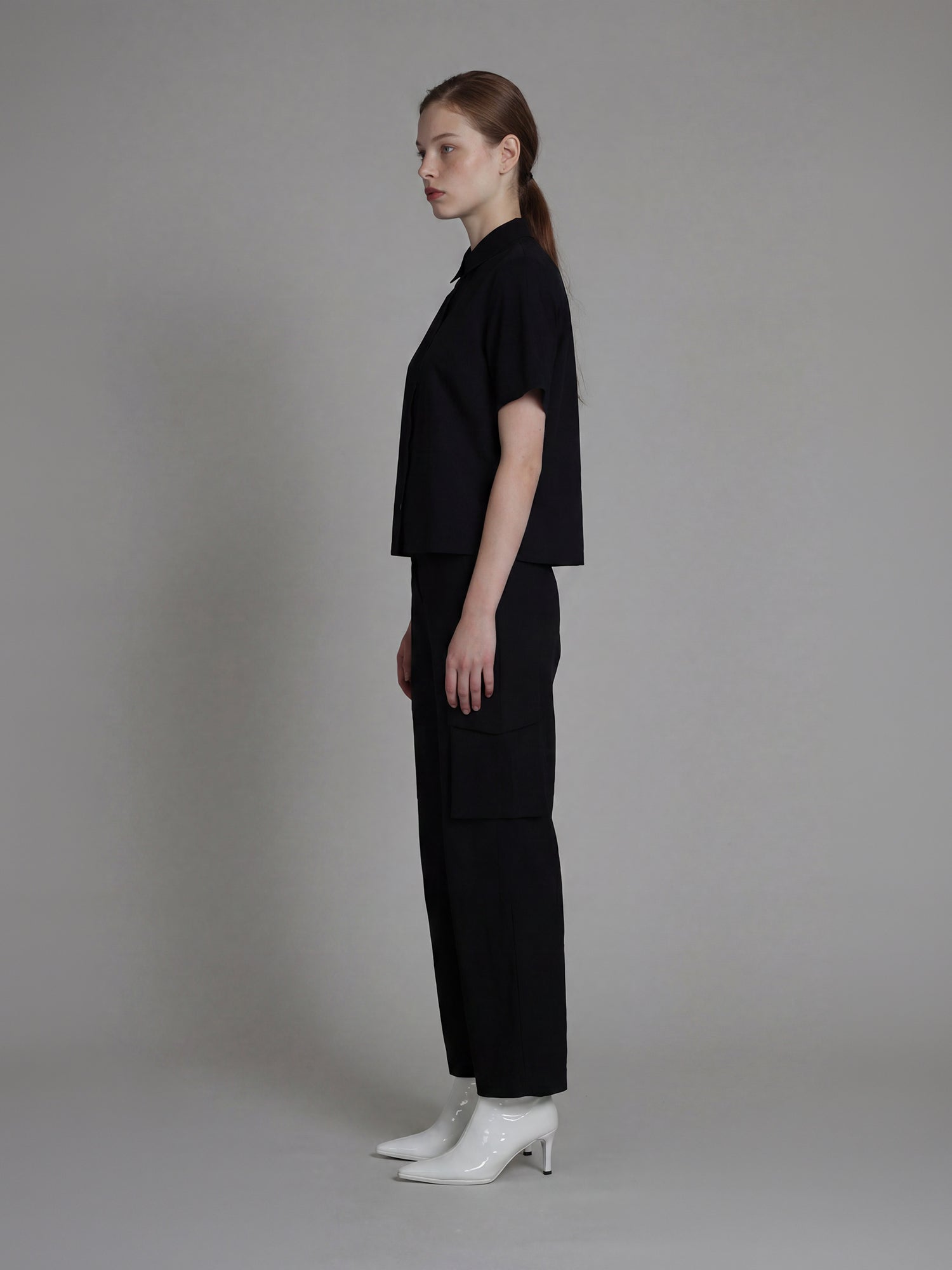 CLASSIC BLACK / STARRY WHITE CROPPED SHORT-SLEEVE SHIRT