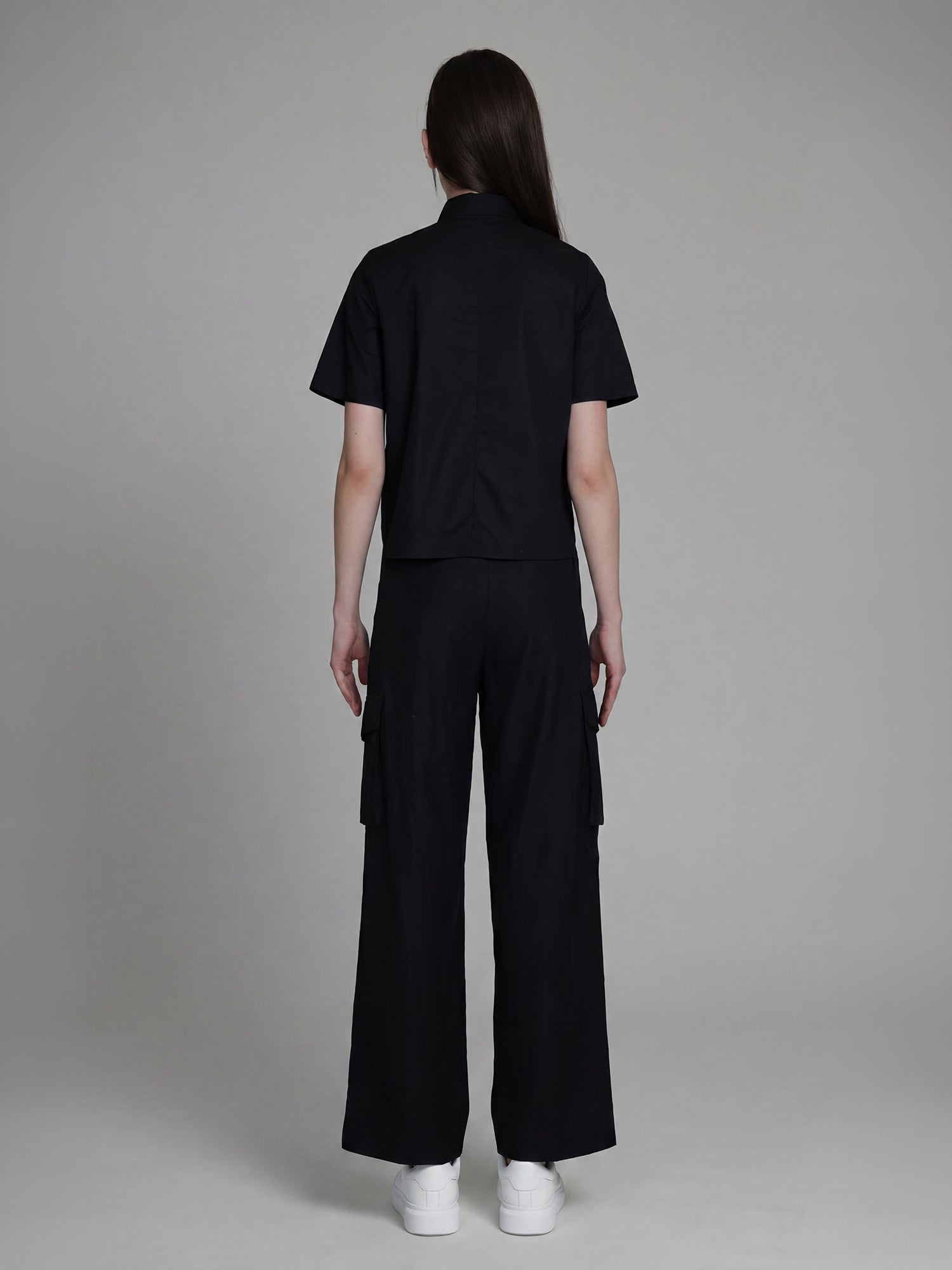 CLASSIC BLACK / STARRY WHITE CROPPED SHORT-SLEEVE SHIRT