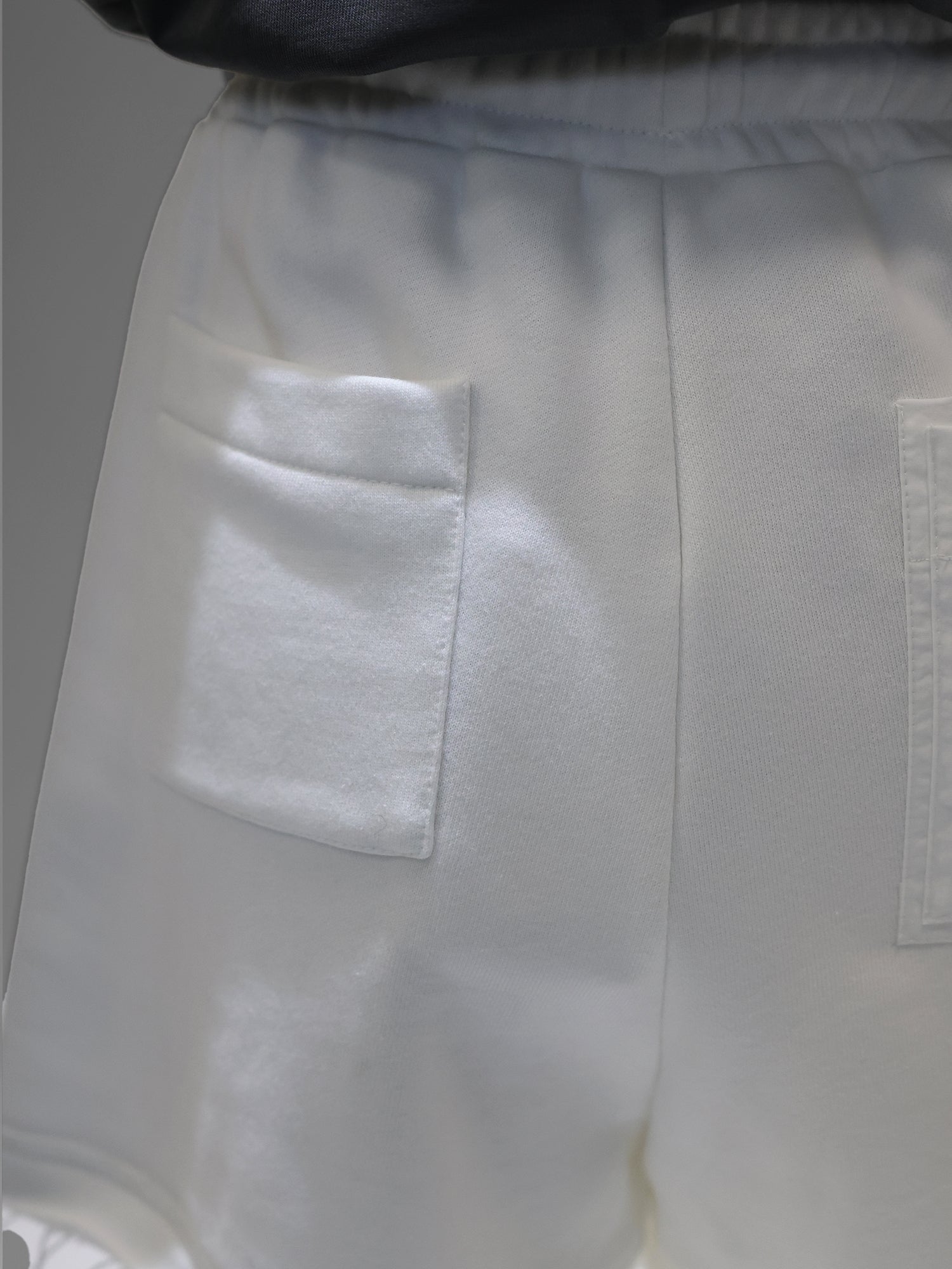 STARRY WHITE / MIDNIGHT BLUE / CLOUD BLUE RELAXED-FIT SHORTS