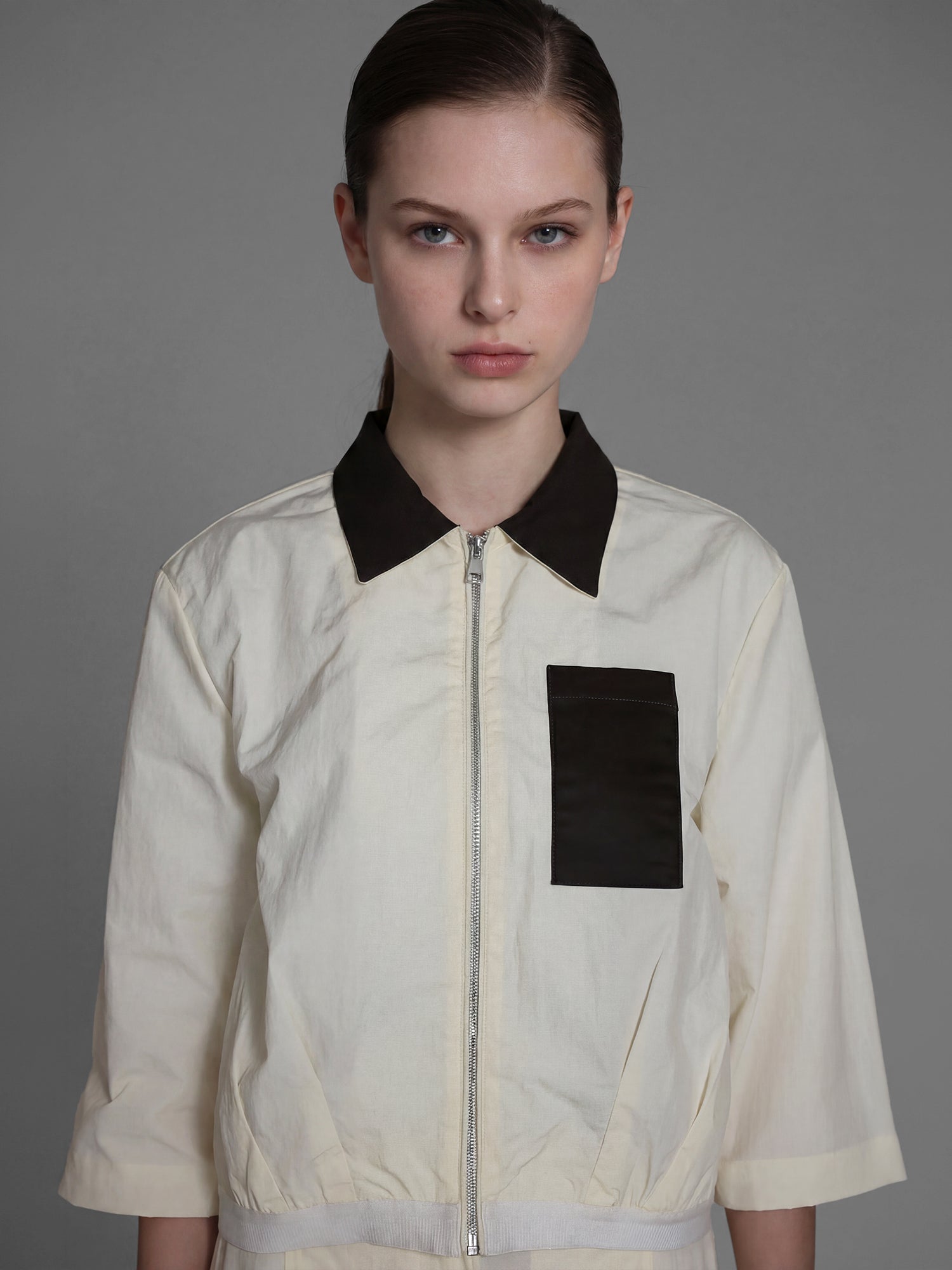 CLASSIC BLACK / STARRY WHITE CROPPED TRENCH JACKET WITH WAIST CINCHING DESIGN