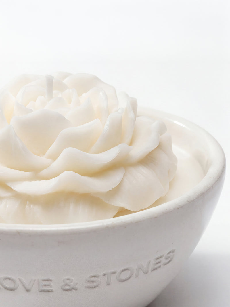 ROSE QUARTZ ROSE-SHAPED CANDLE