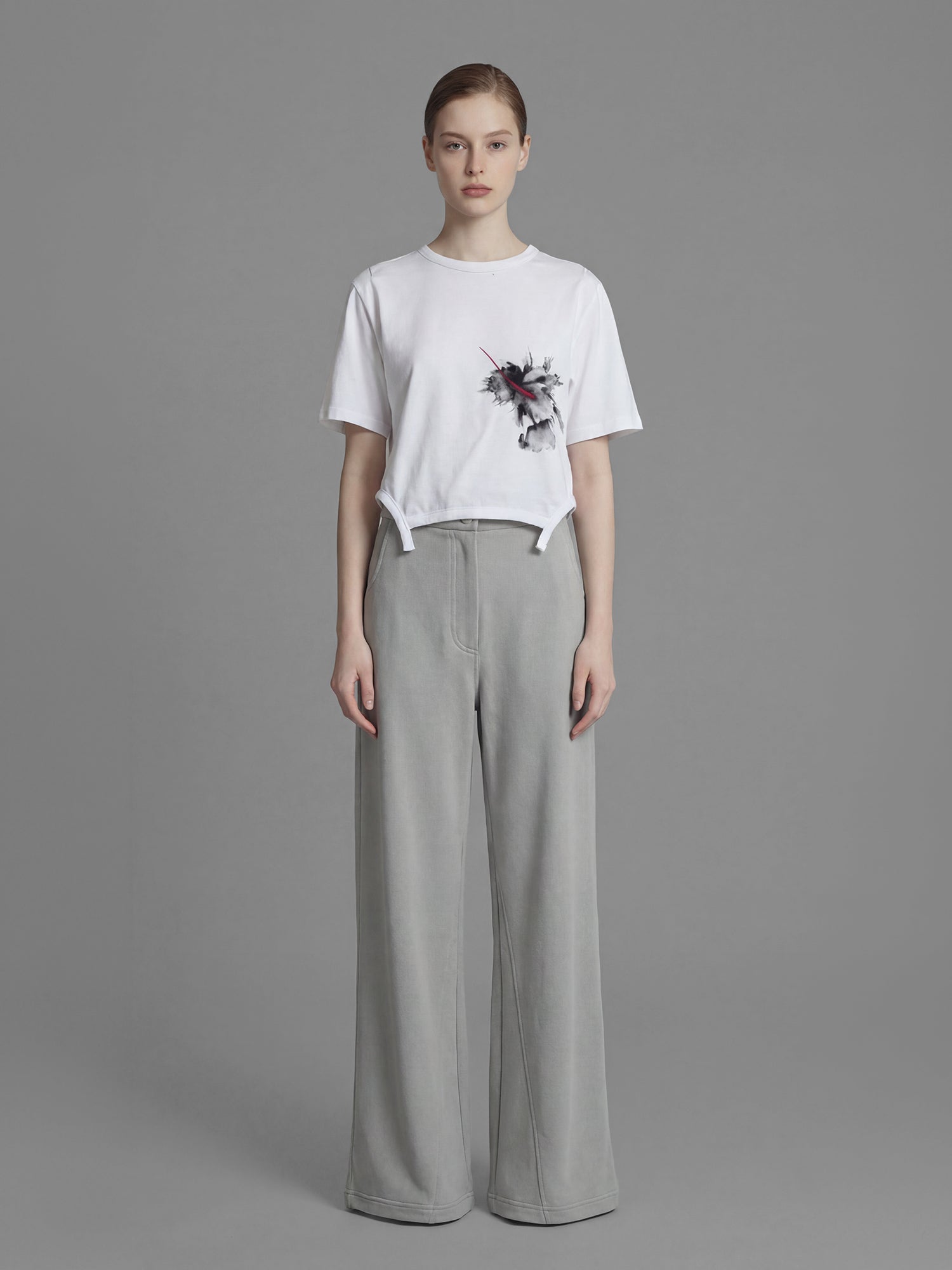 CLASSIC BLACK / STARRY WHITE SATIN BUTTERFLY PRINT CROPPED T-SHIRT