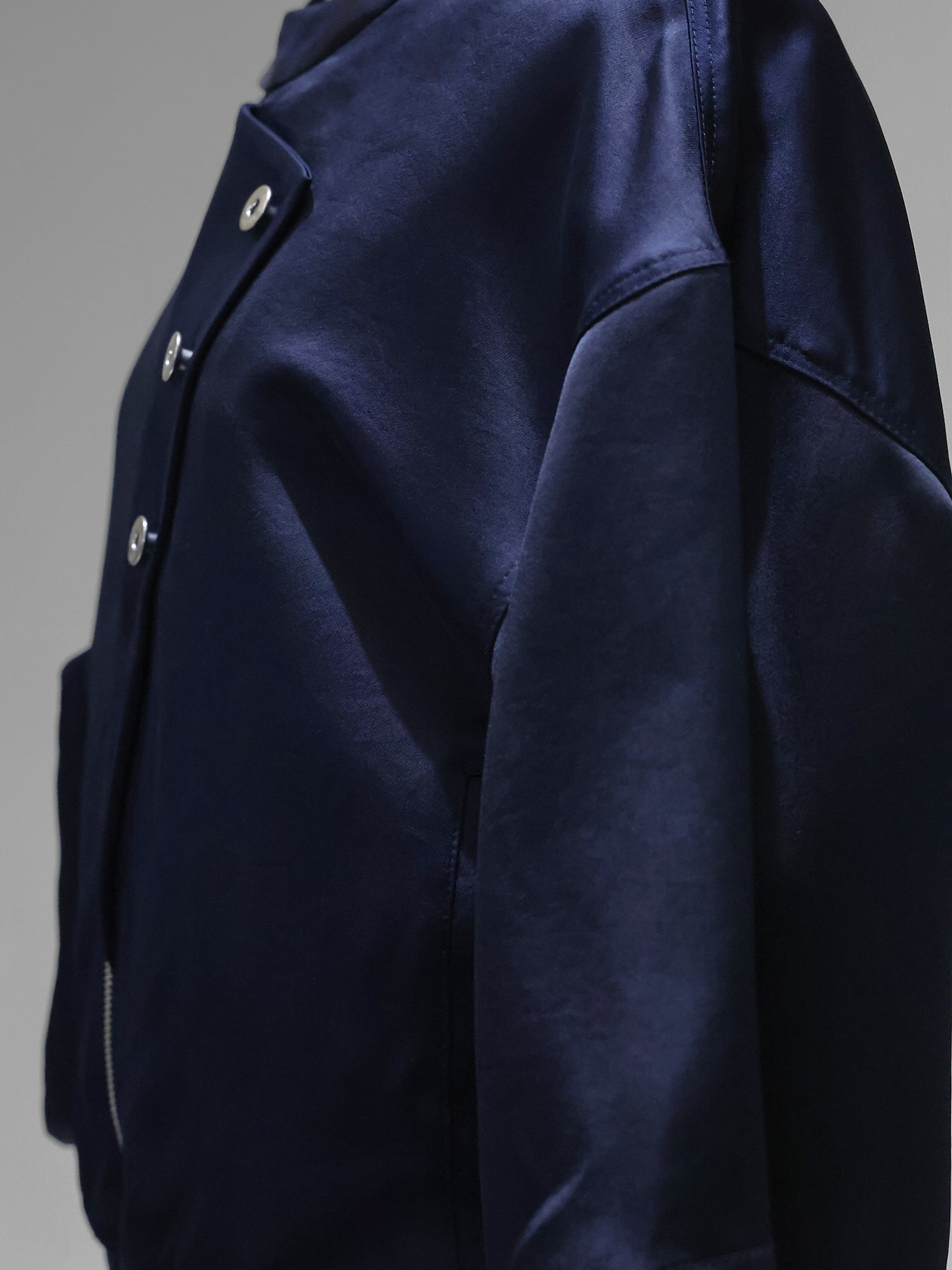STARRY WHITE / MIDNIGHT BLUE SATIN 3/4 SLEEVE JACKET