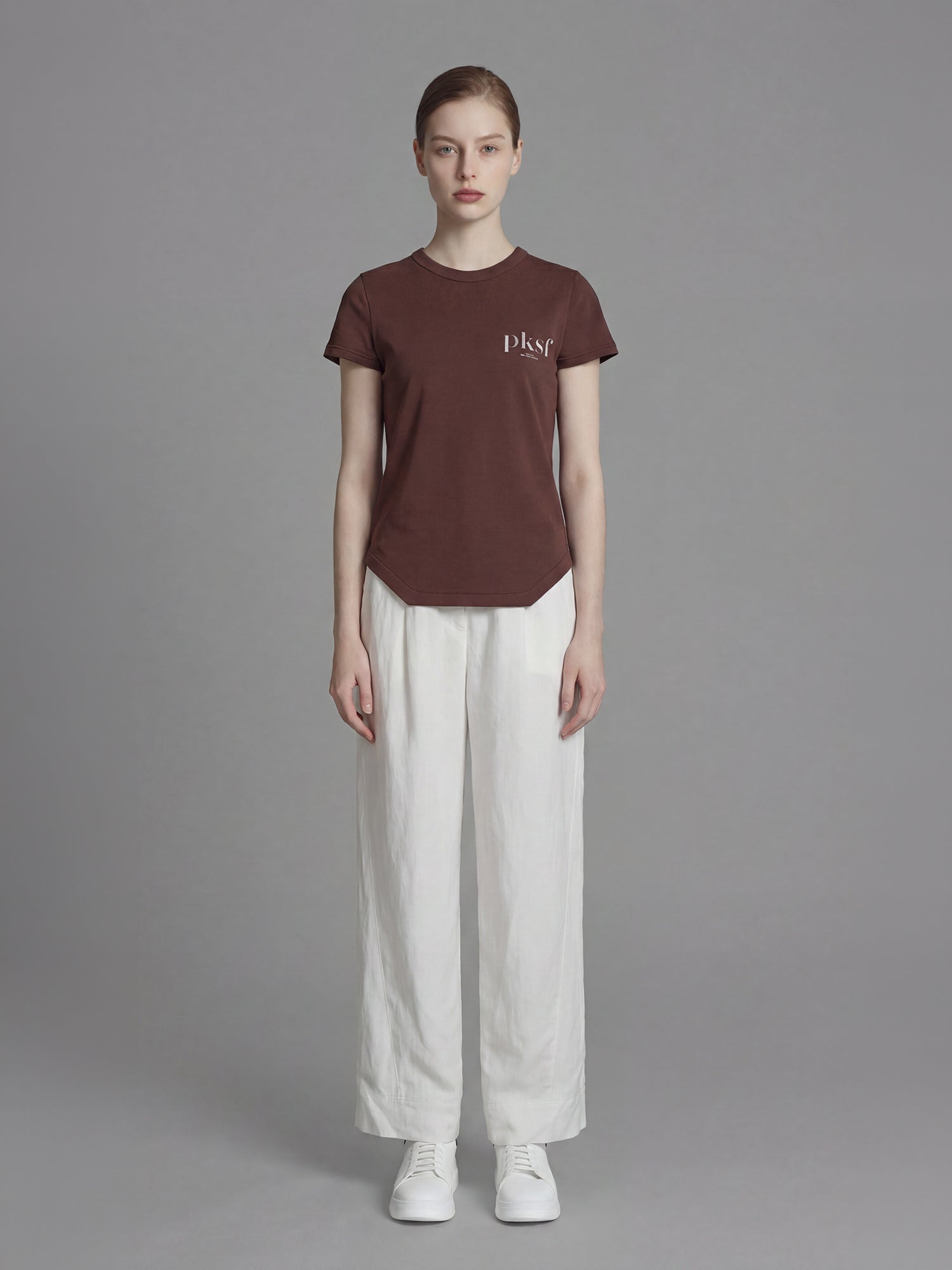 CLASSIC BLACK / WARM TAUPE FITTED LOGO PRINT T-SHIRT