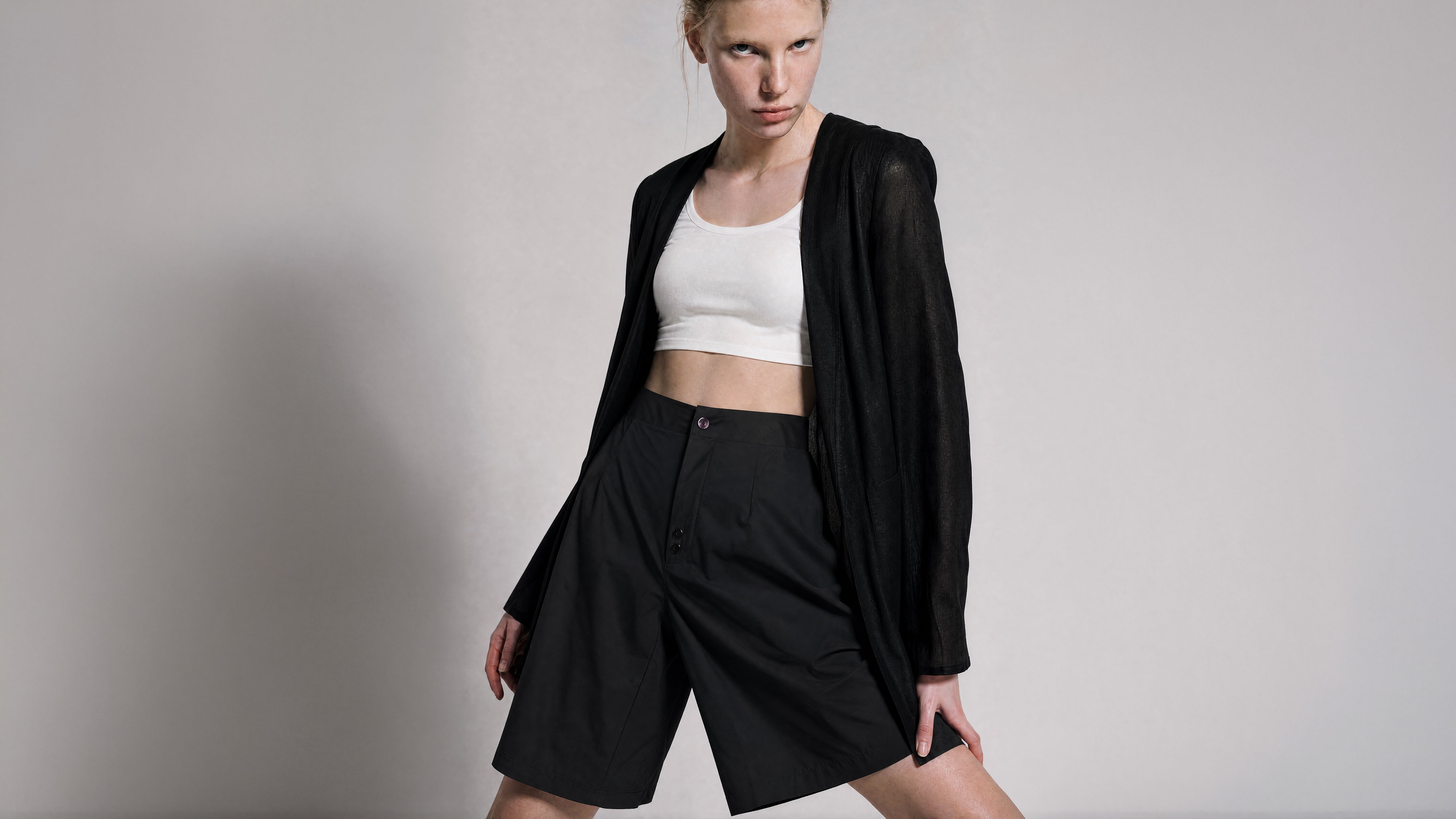 CLOUD WHITE / STARLIGHT BLACK A-LINE CASUAL TRENCH SHORTS