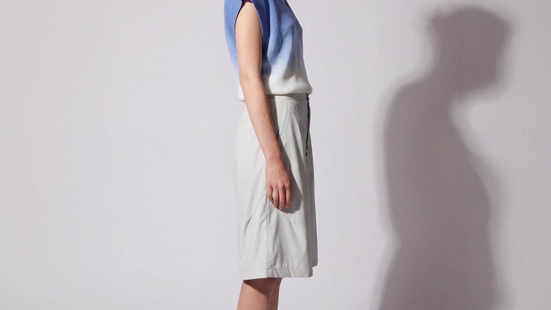 CLOUD WHITE / STARLIGHT BLACK A-LINE CASUAL TRENCH SHORTS