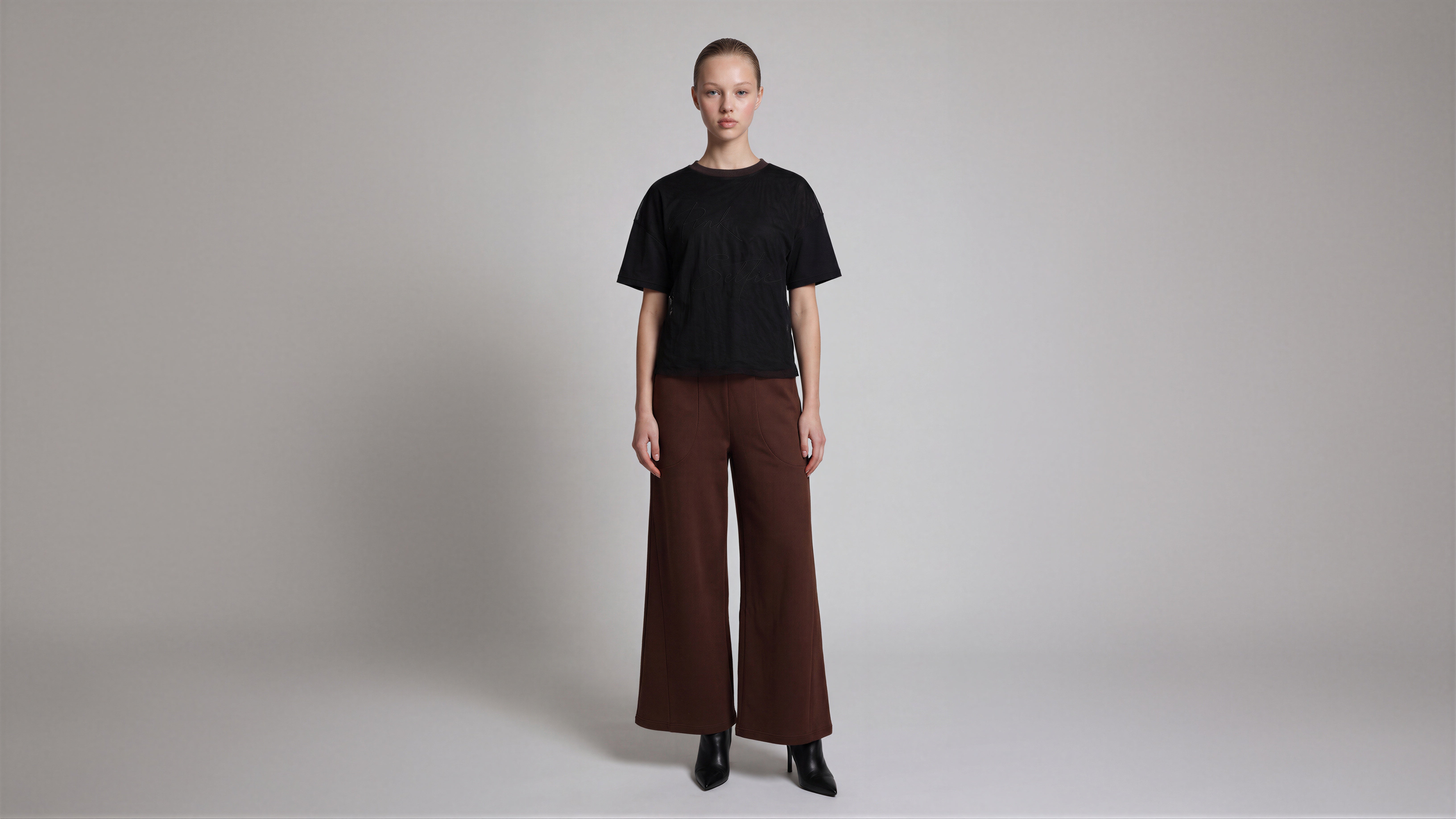 CLASSIC BLACK / STARLIGHT WHITE MESH CROPPED T-SHIRT