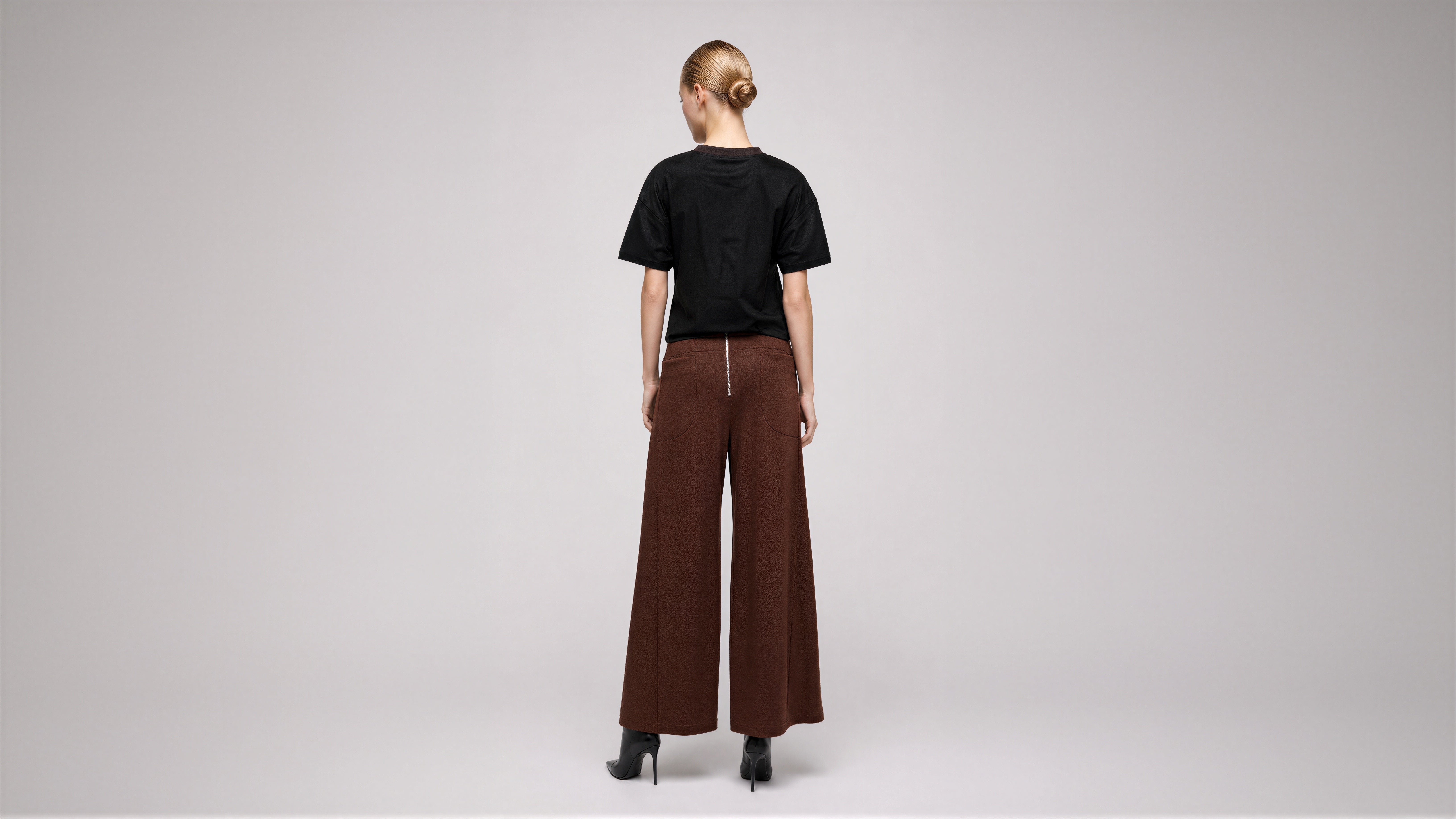 CLASSIC BLACK / STARLIGHT WHITE MESH CROPPED T-SHIRT