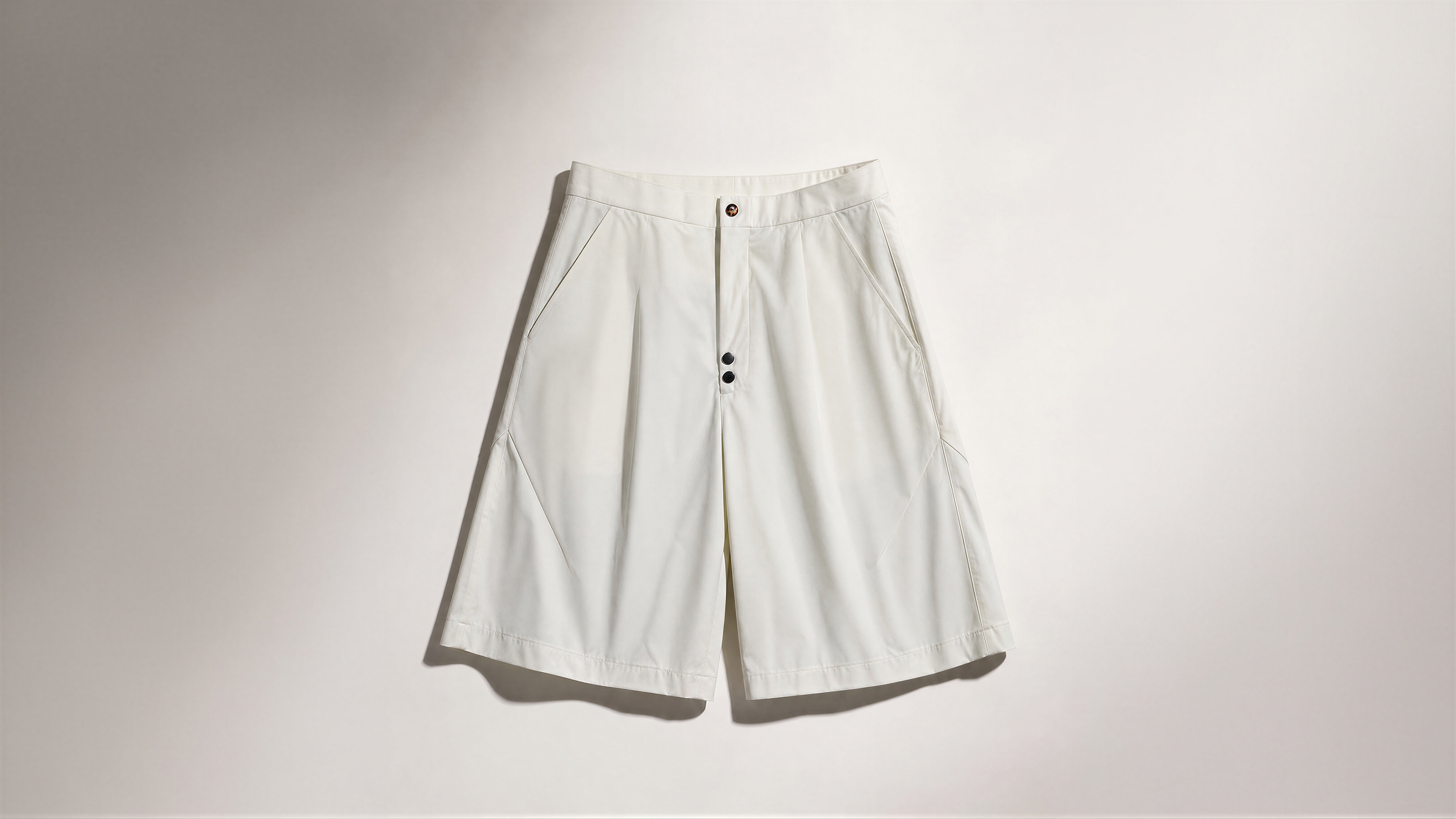CLOUD WHITE / STARLIGHT BLACK A-LINE CASUAL TRENCH SHORTS