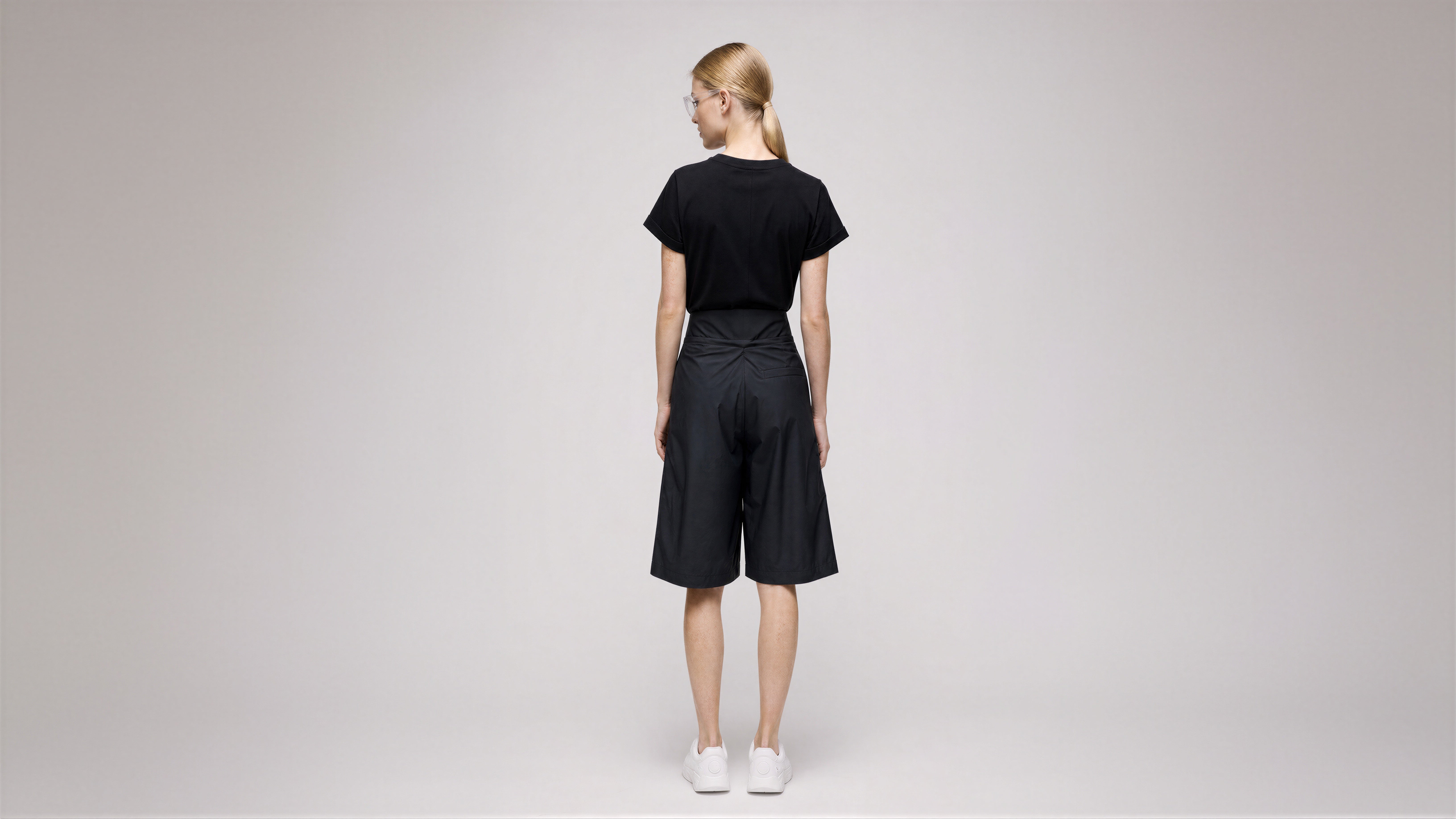CLOUD WHITE / STARLIGHT BLACK A-LINE CASUAL TRENCH SHORTS