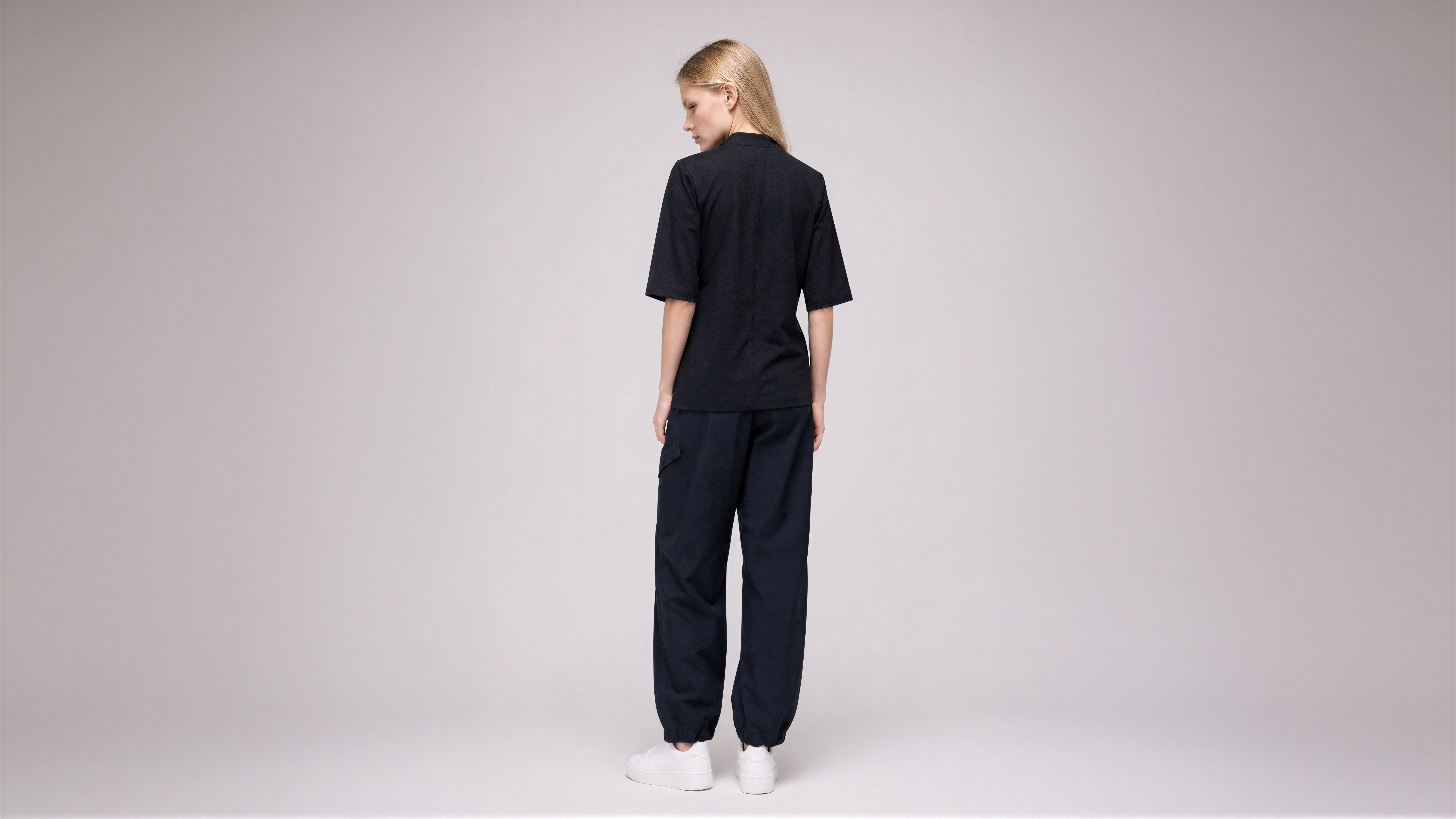 CLASSIC BLACK / SMOKE GRAY SHORT-SLEEVE TEE