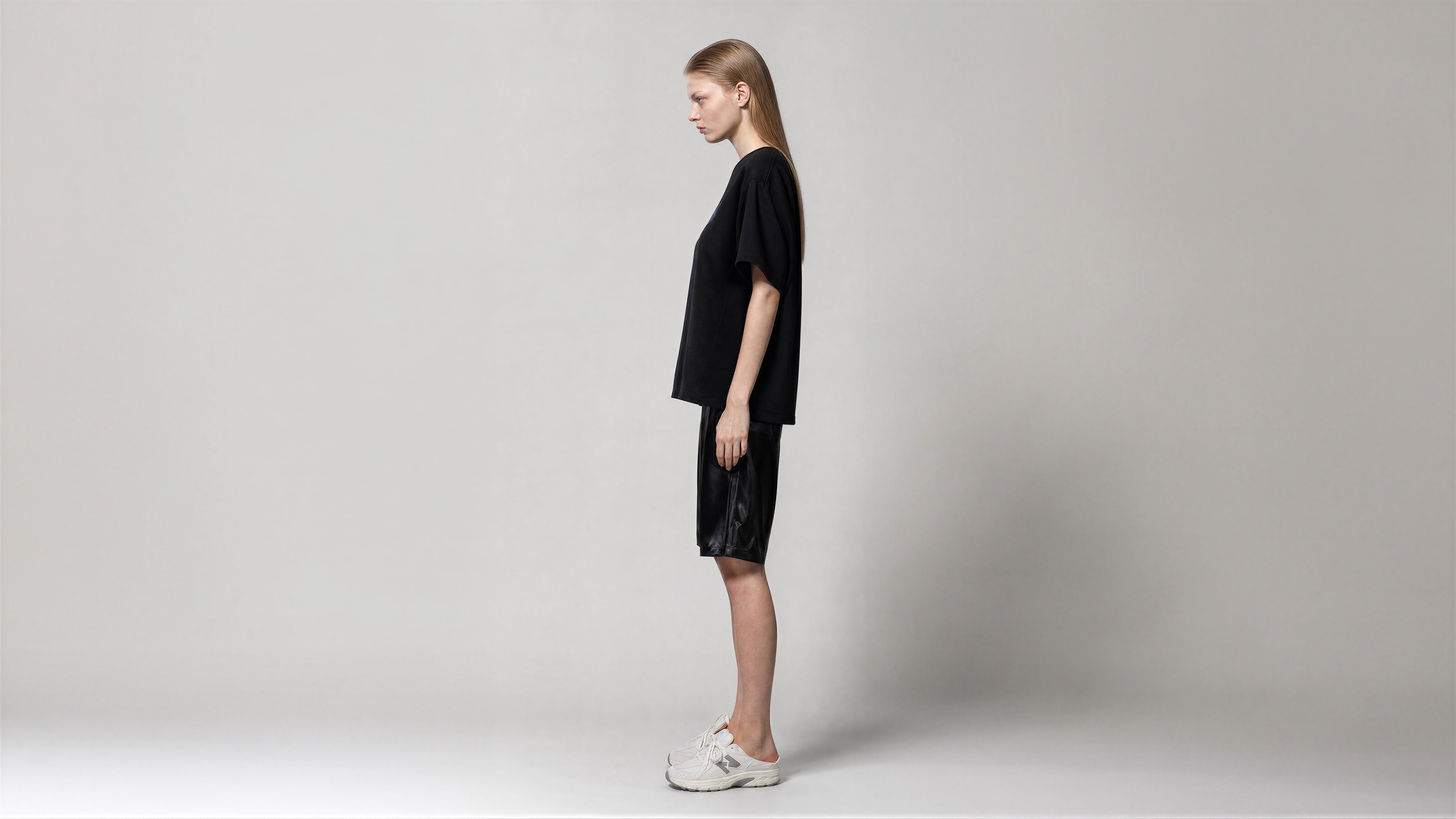 HERBAL GREEN / JET BLACK / COOL MIST GREY / COOL MIST BLUE OVERSIZED SHORT-SLEEVE T-SHIRT