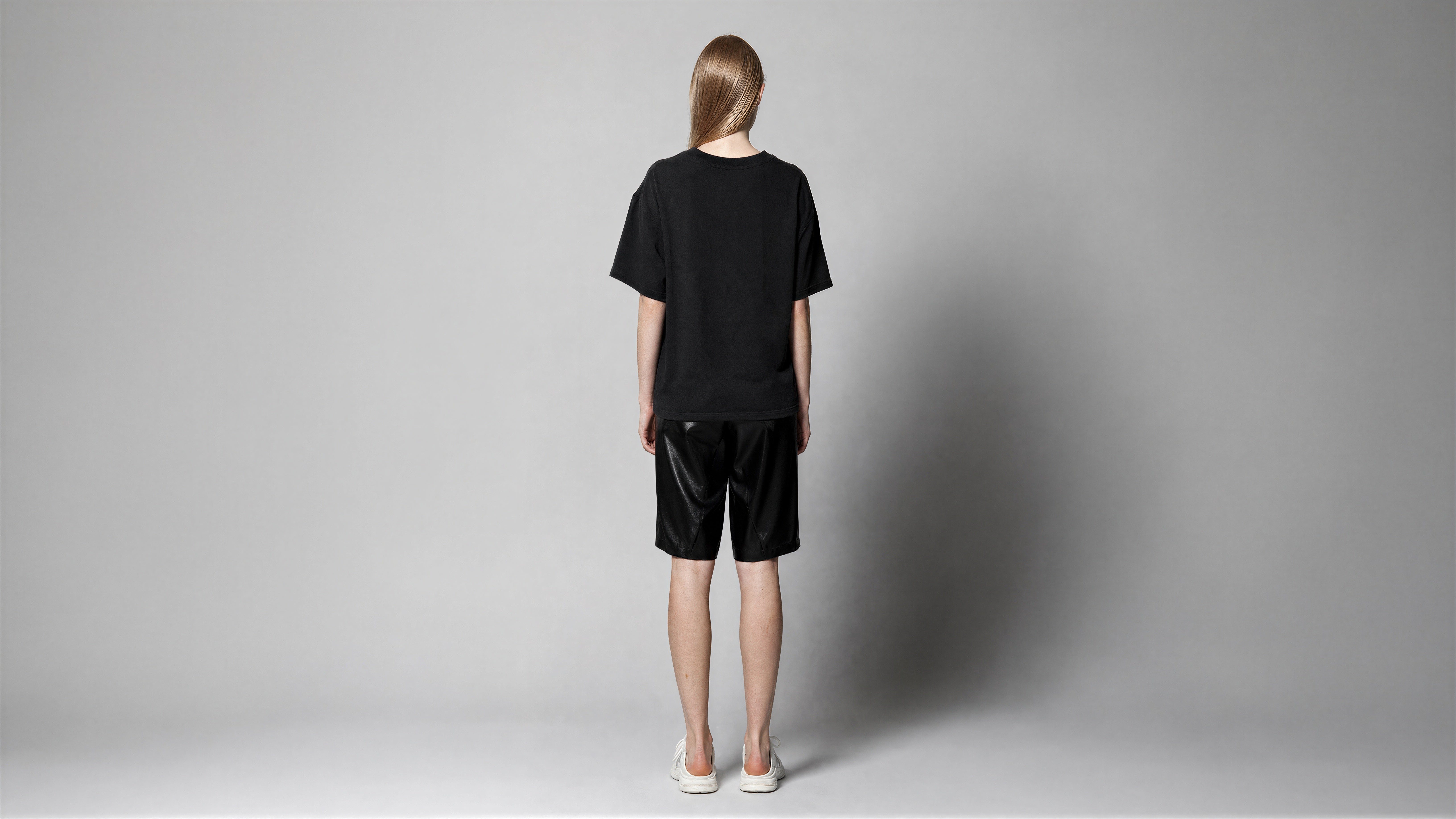 HERBAL GREEN / JET BLACK / COOL MIST GREY / COOL MIST BLUE OVERSIZED SHORT-SLEEVE T-SHIRT