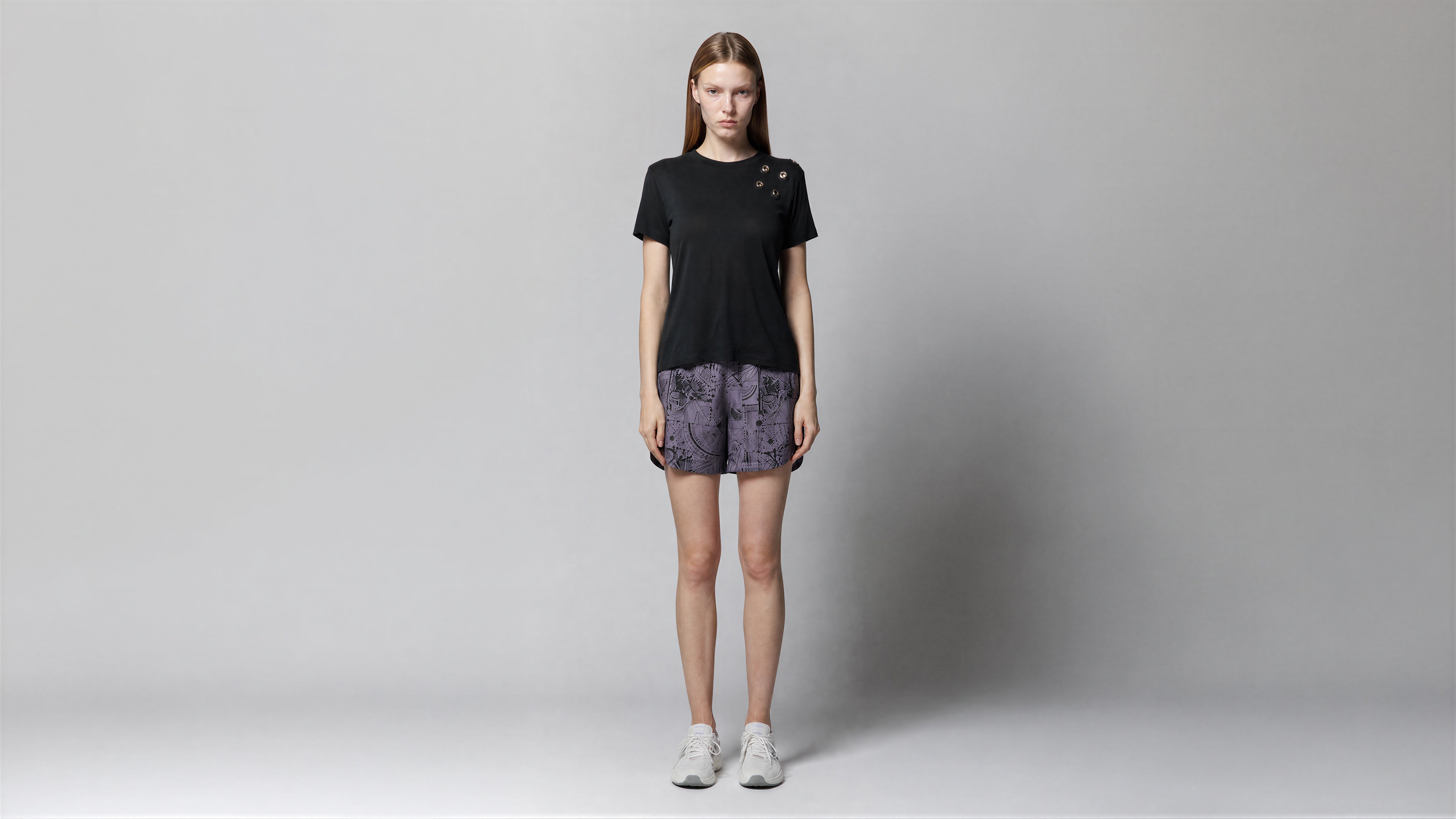 CLASSIC WHITE / MIDNIGHT BLACK SHORT T-SHIRT