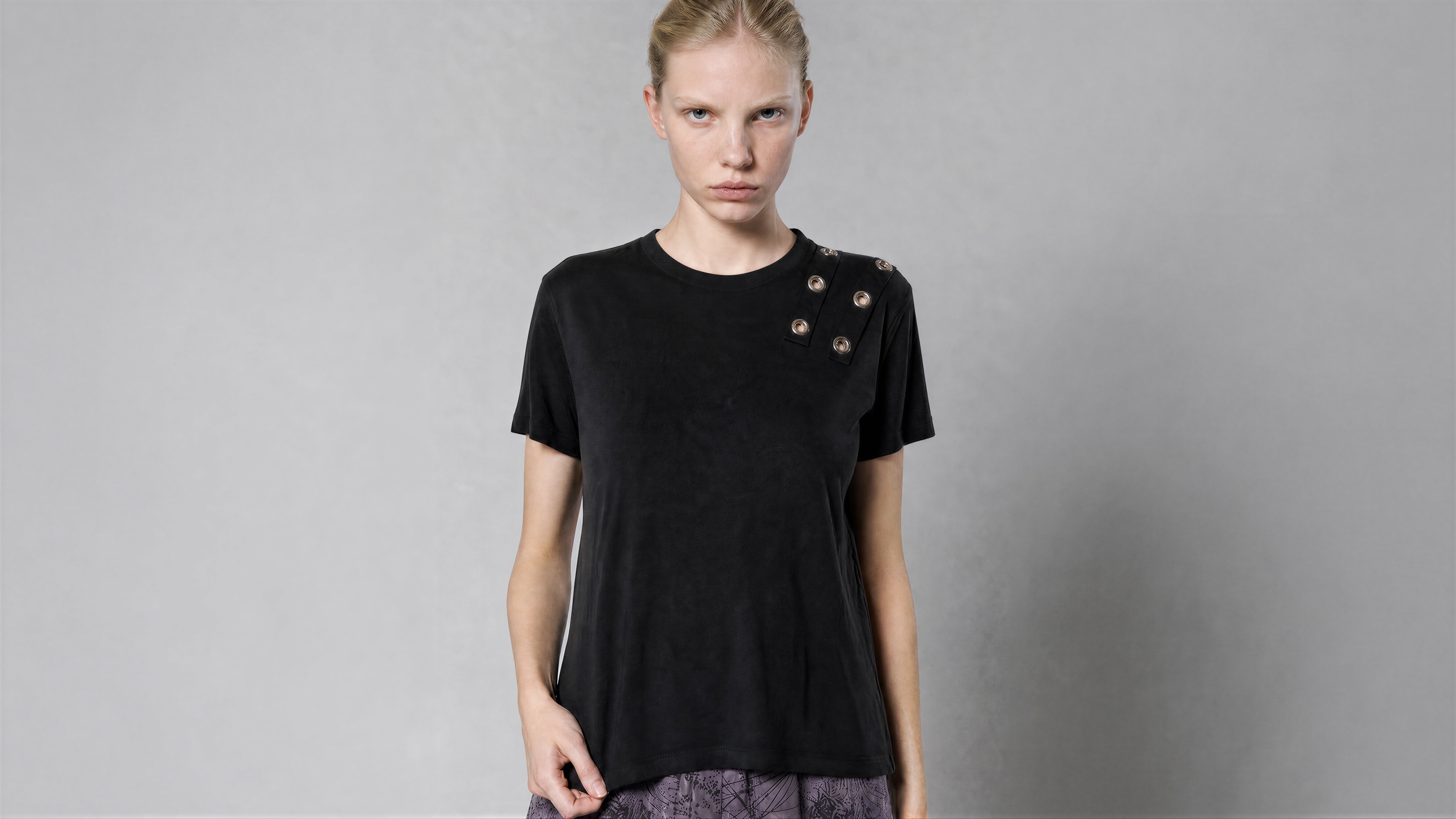 CLASSIC WHITE / MIDNIGHT BLACK SHORT T-SHIRT