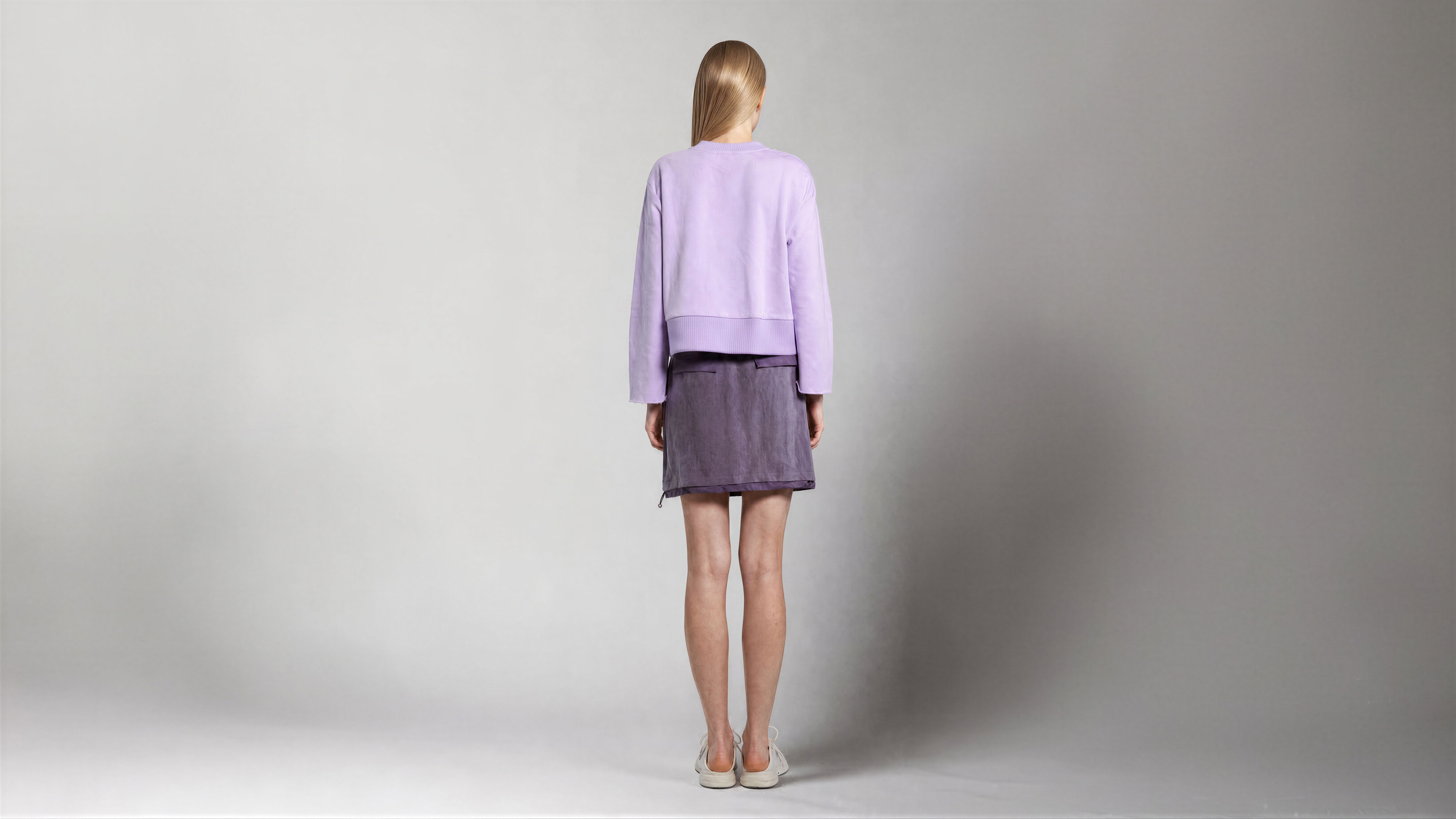 LAVENDER MIST / MIDNIGHT BLUE CROPPED LONG-SLEEVE OVERSIZED SWEATSHIRT