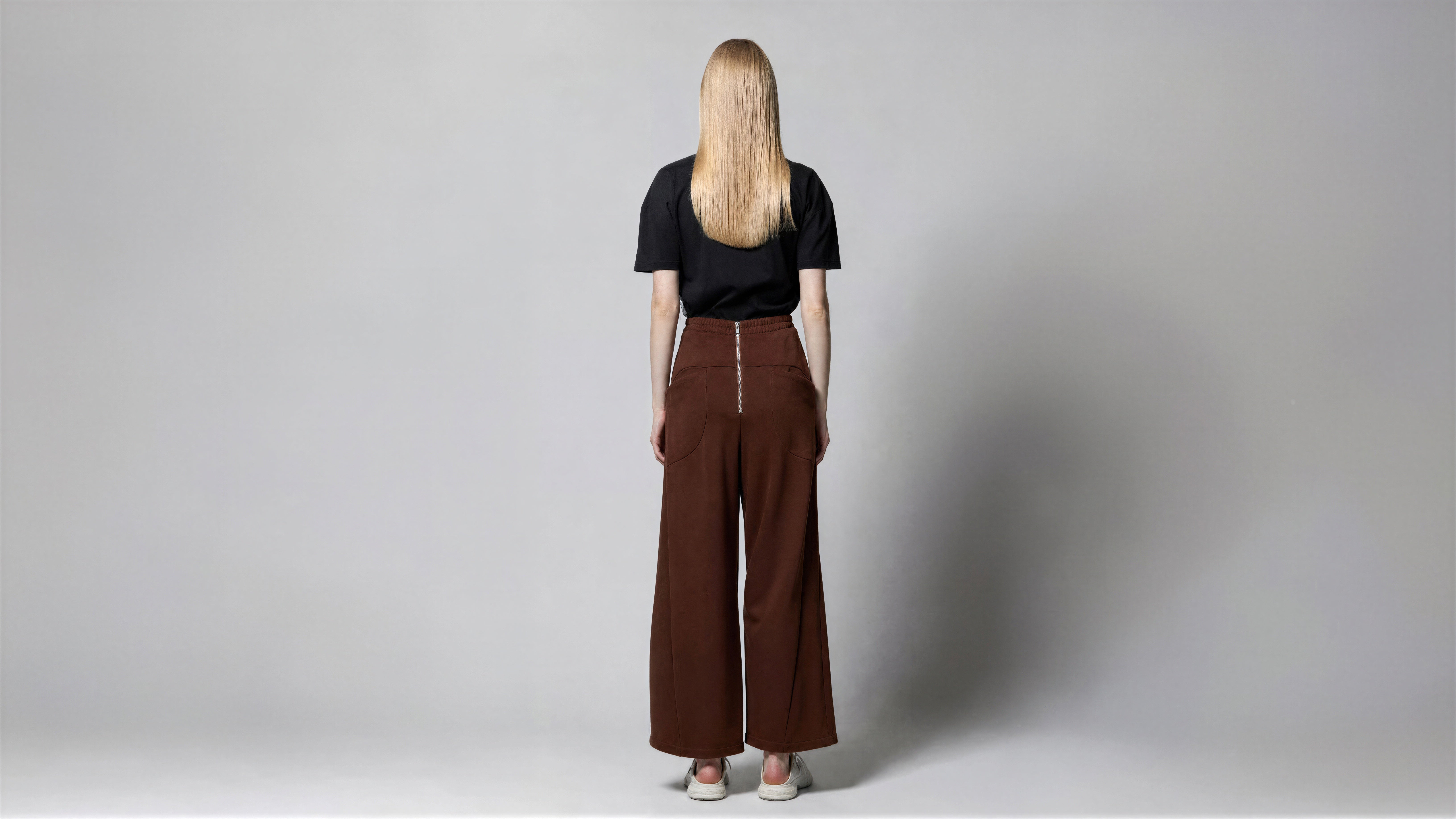 COOL MIST GREY / WARM TAUPE SWEATSHIRT-WEIGHT WIDE-LEG PANTS