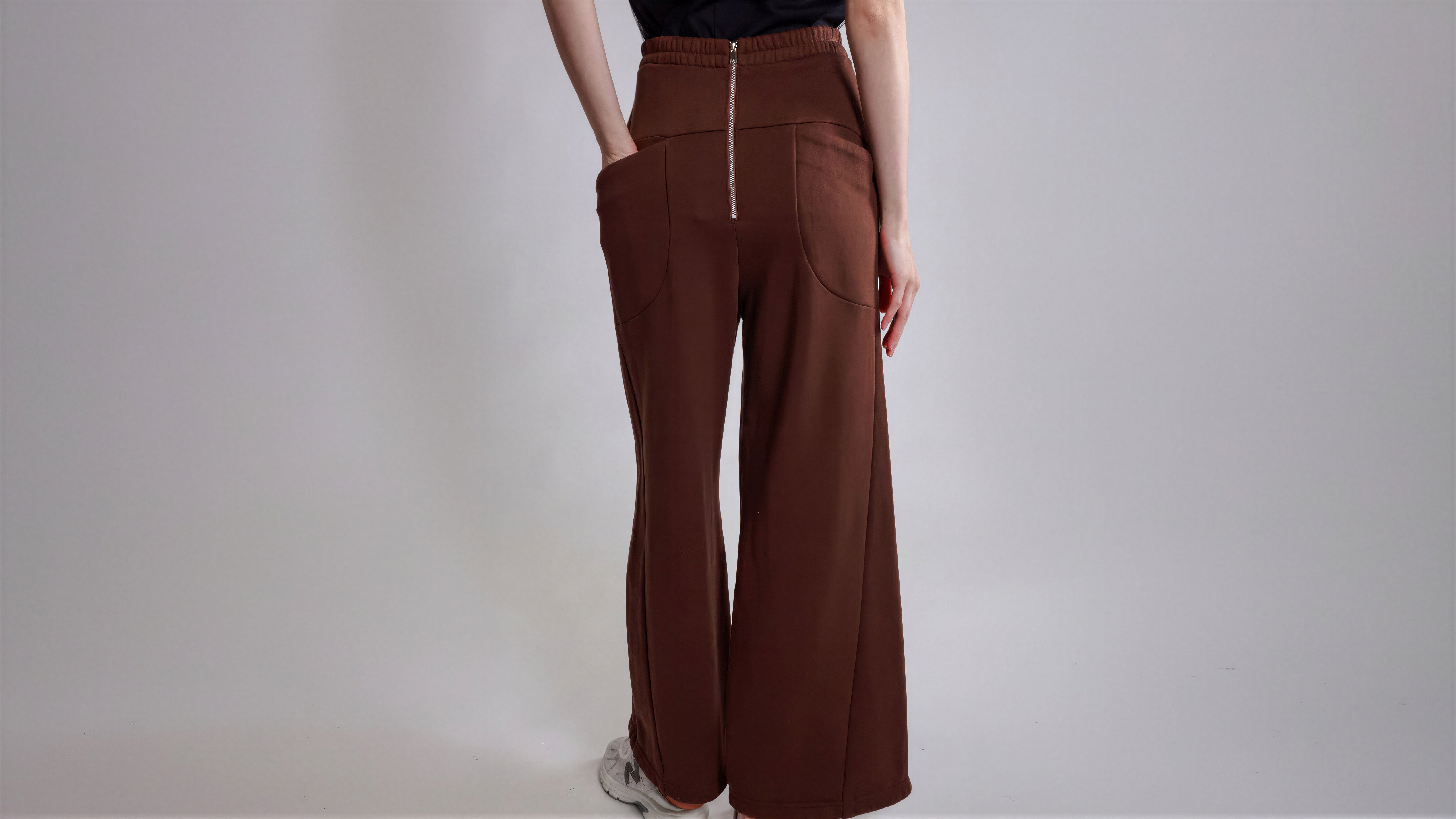 COOL MIST GREY / WARM TAUPE SWEATSHIRT-WEIGHT WIDE-LEG PANTS
