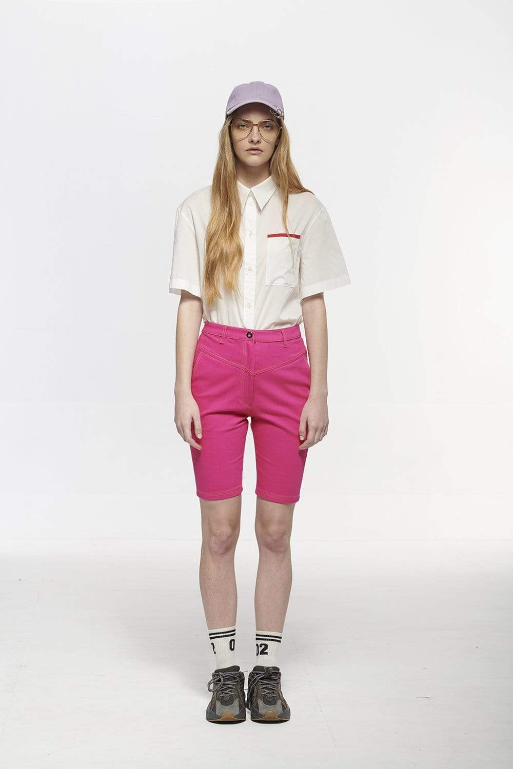 
                  
                    PINKSELFIE 白拼紅織帶短襯衫
                  
                