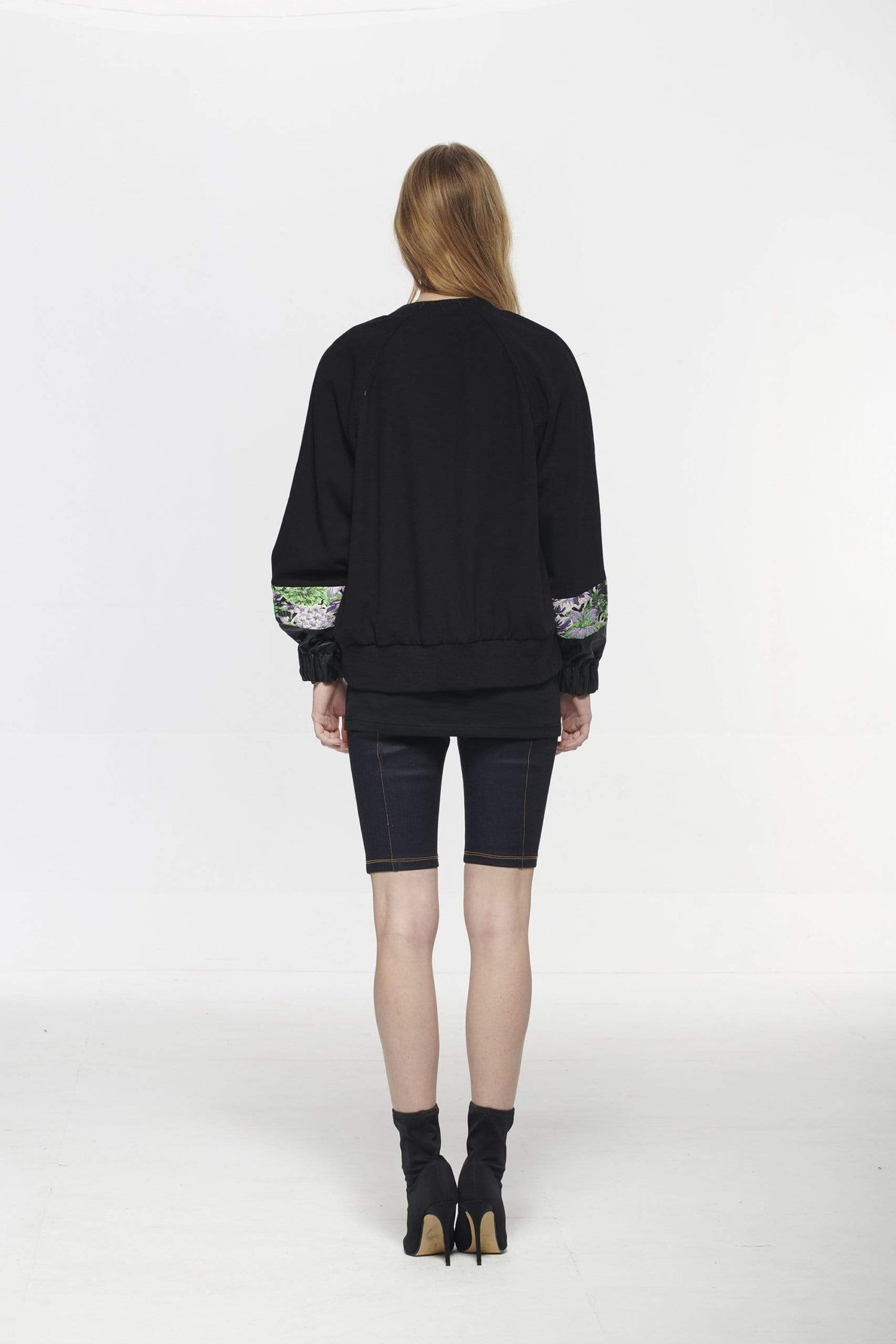 
                  
                    Pinkselfie  coat 黑/白色拼花長袖運動外套
                  
                