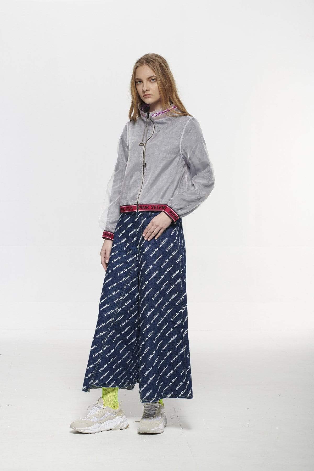 
                  
                    Pinkselfie  coat 淺灰網狀運動科技外套
                  
                