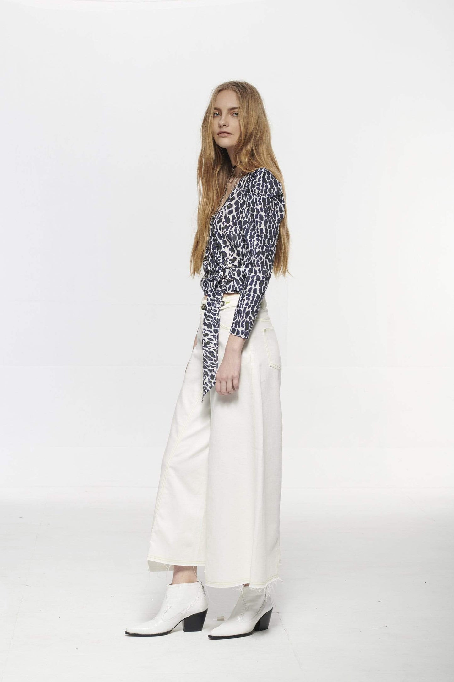 
                  
                    Pinkselfie  TOP 豹紋棉麻上衣
                  
                